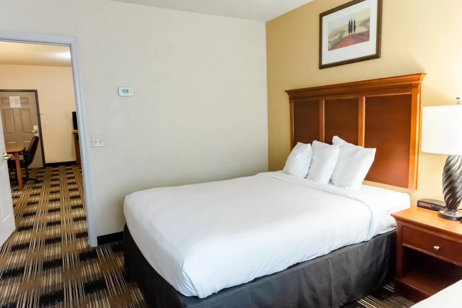 Bed in Country Inn & Suites by Radisson, Helen, GA
