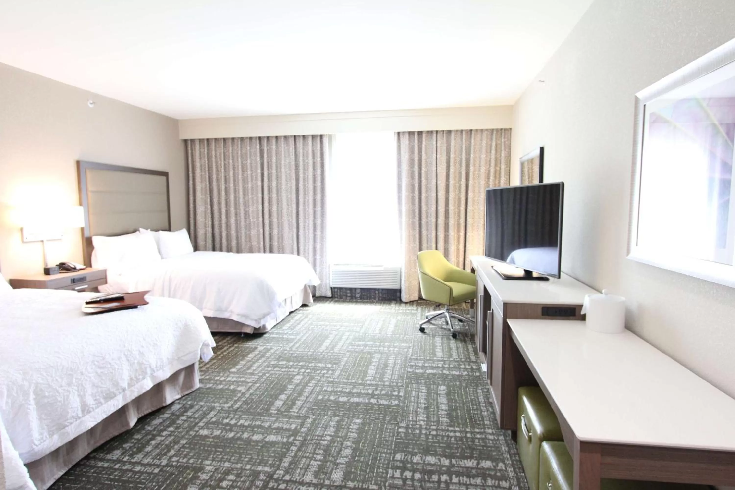 Bedroom, Bed in Hampton Inn & Suites Dallas Market Center