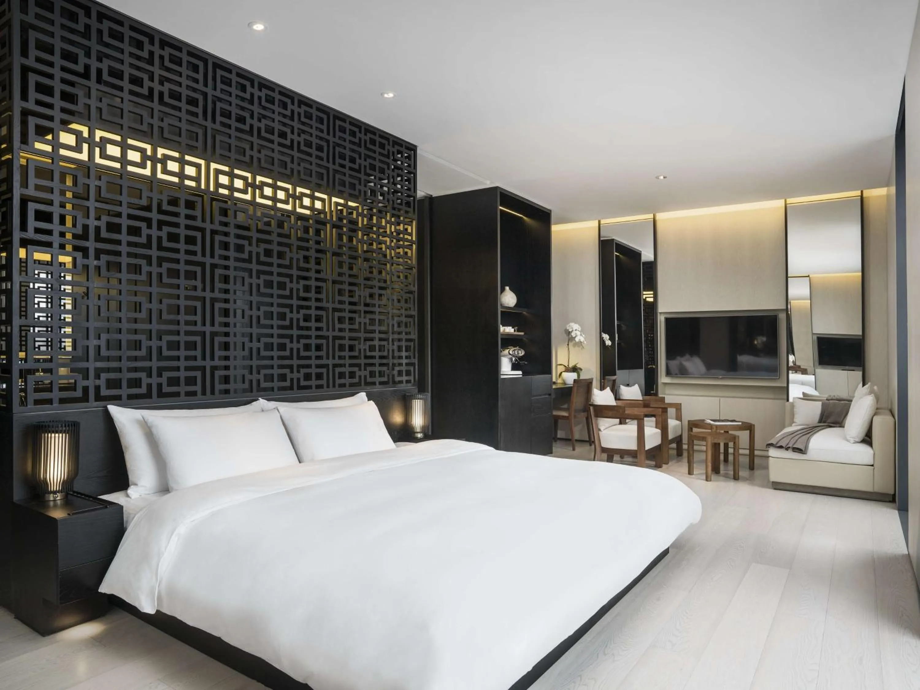 Photo of the whole room, Bed in Upper House Chengdu