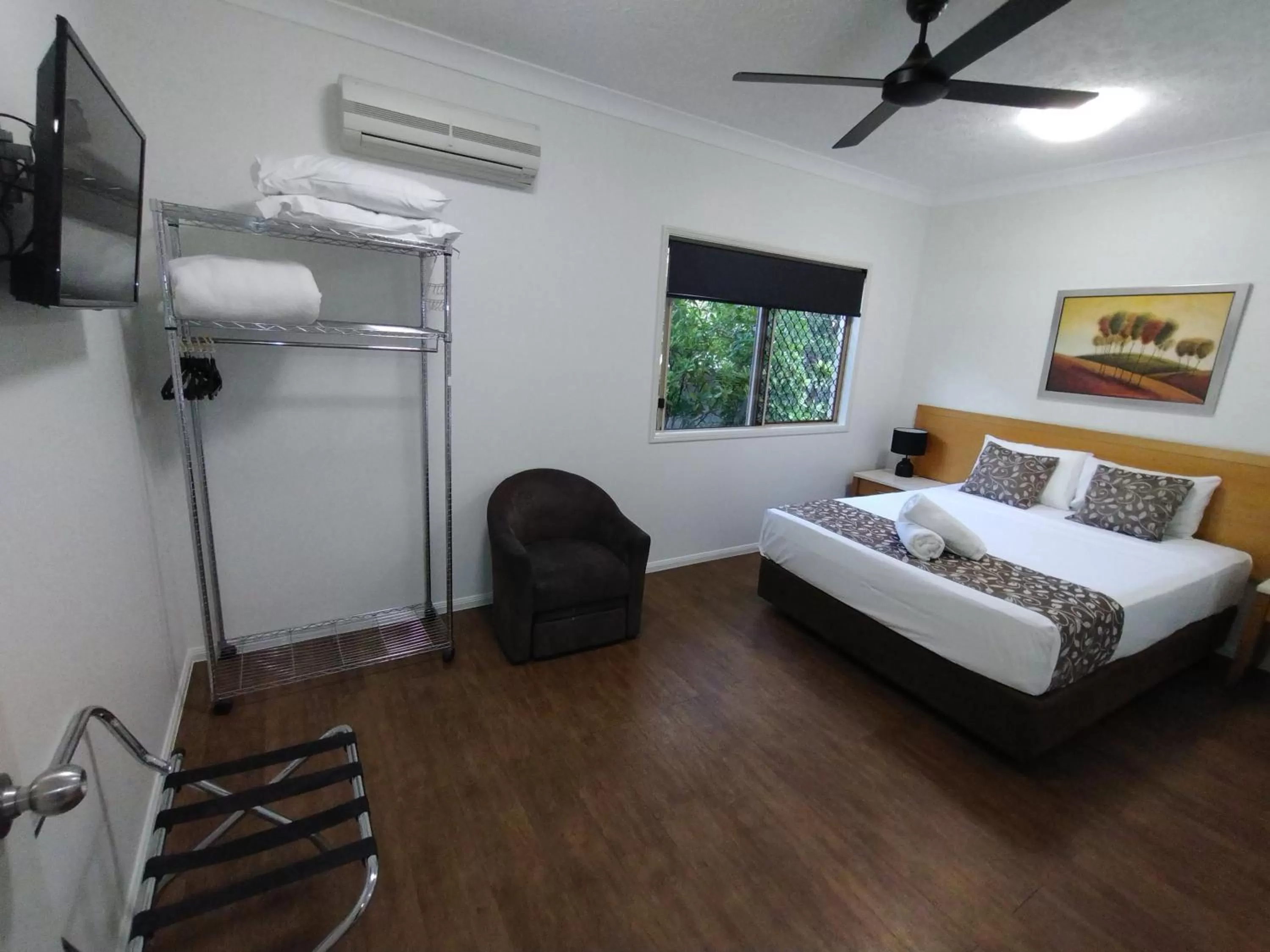 Bed in Cascade Motel In Townsville