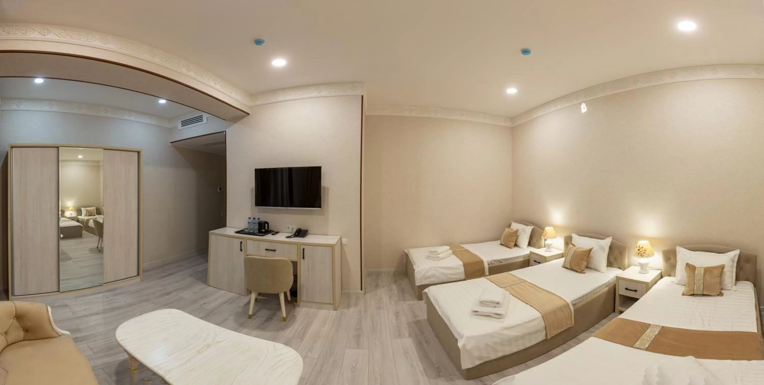 Photo of the whole room in Asian Plaza