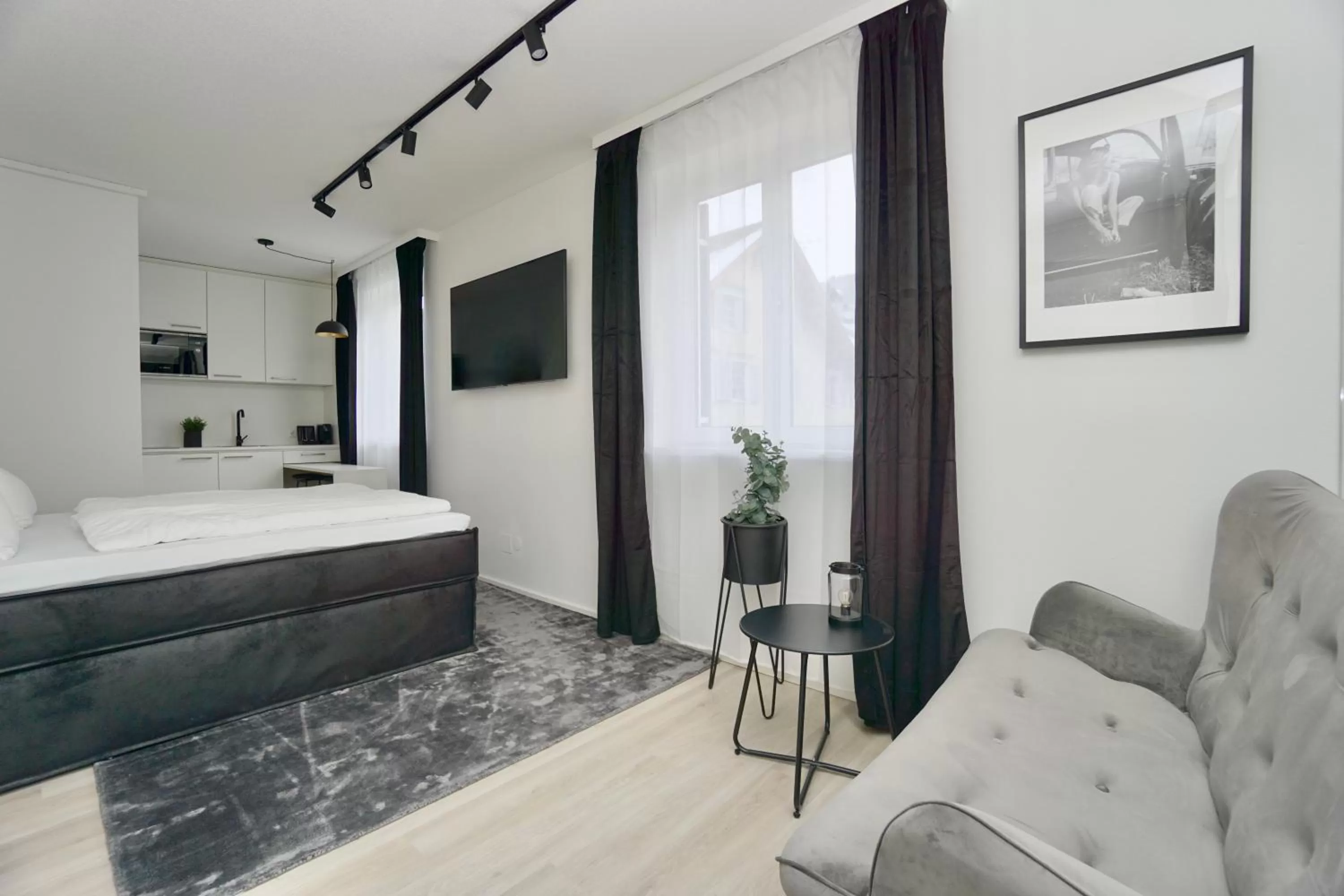 Photo of the whole room, Bed in Motel by Maier Götzis- kontaktloser Check-in