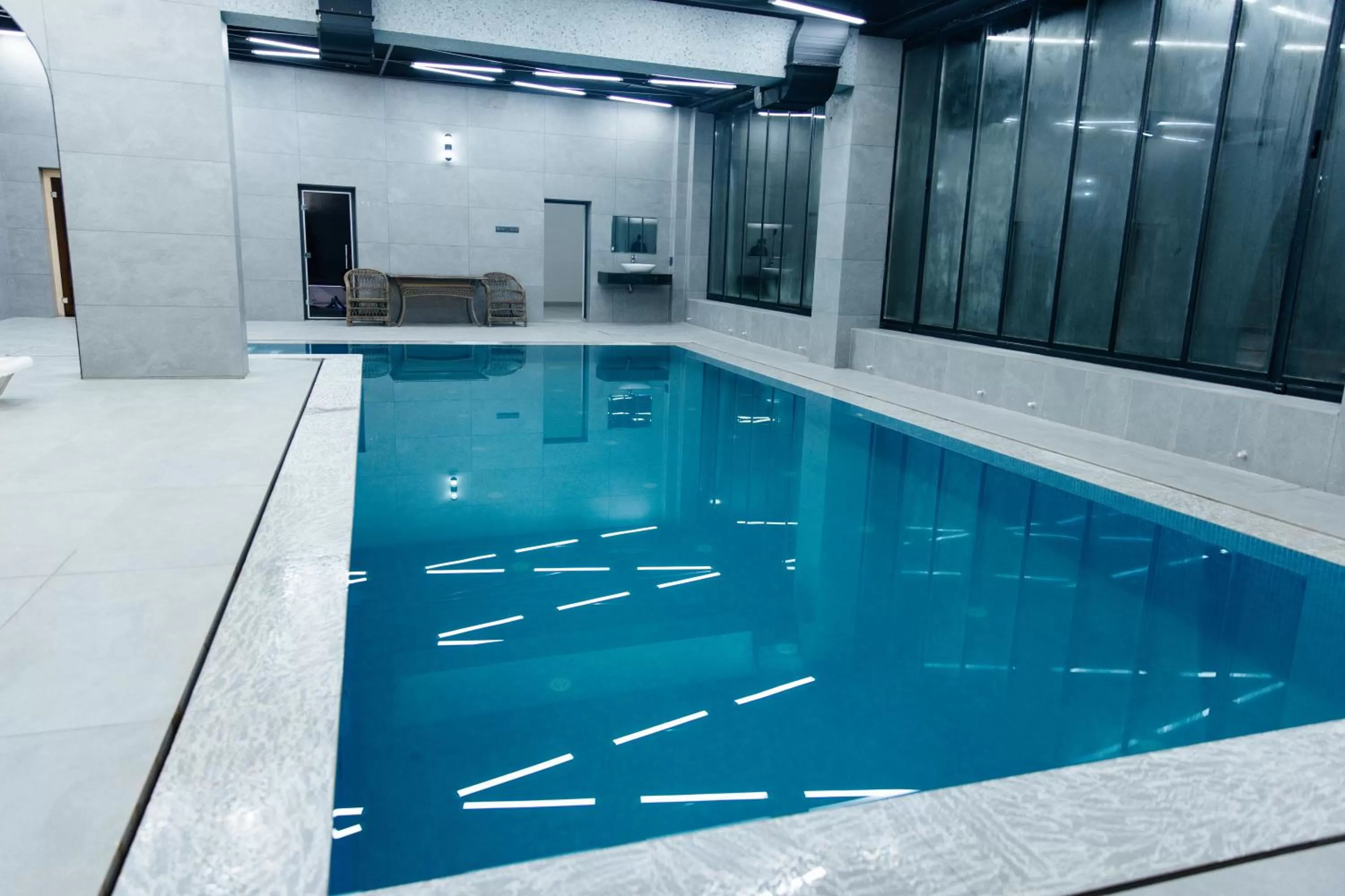 Swimming pool in Shedevr Plaza