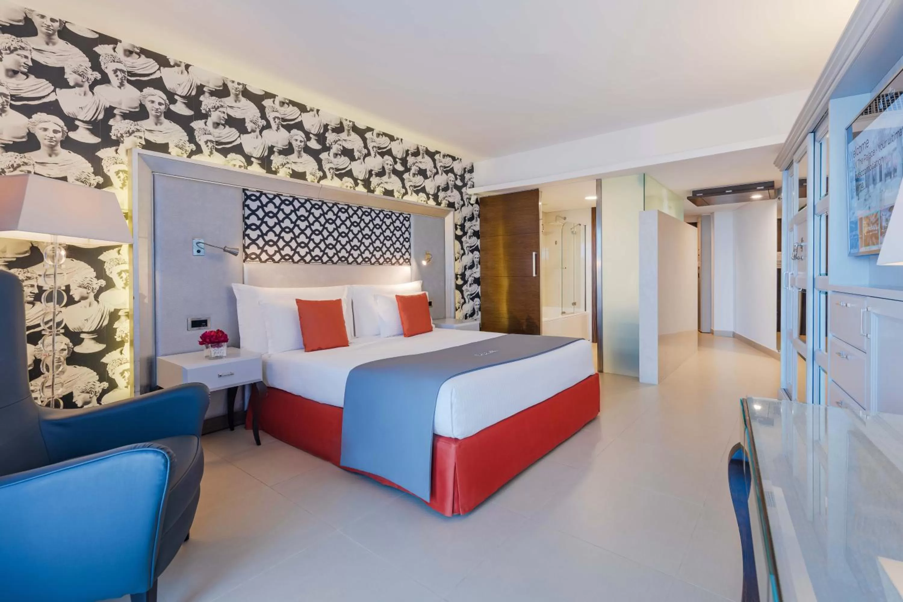 Photo of the whole room, Bed in AX The Palace