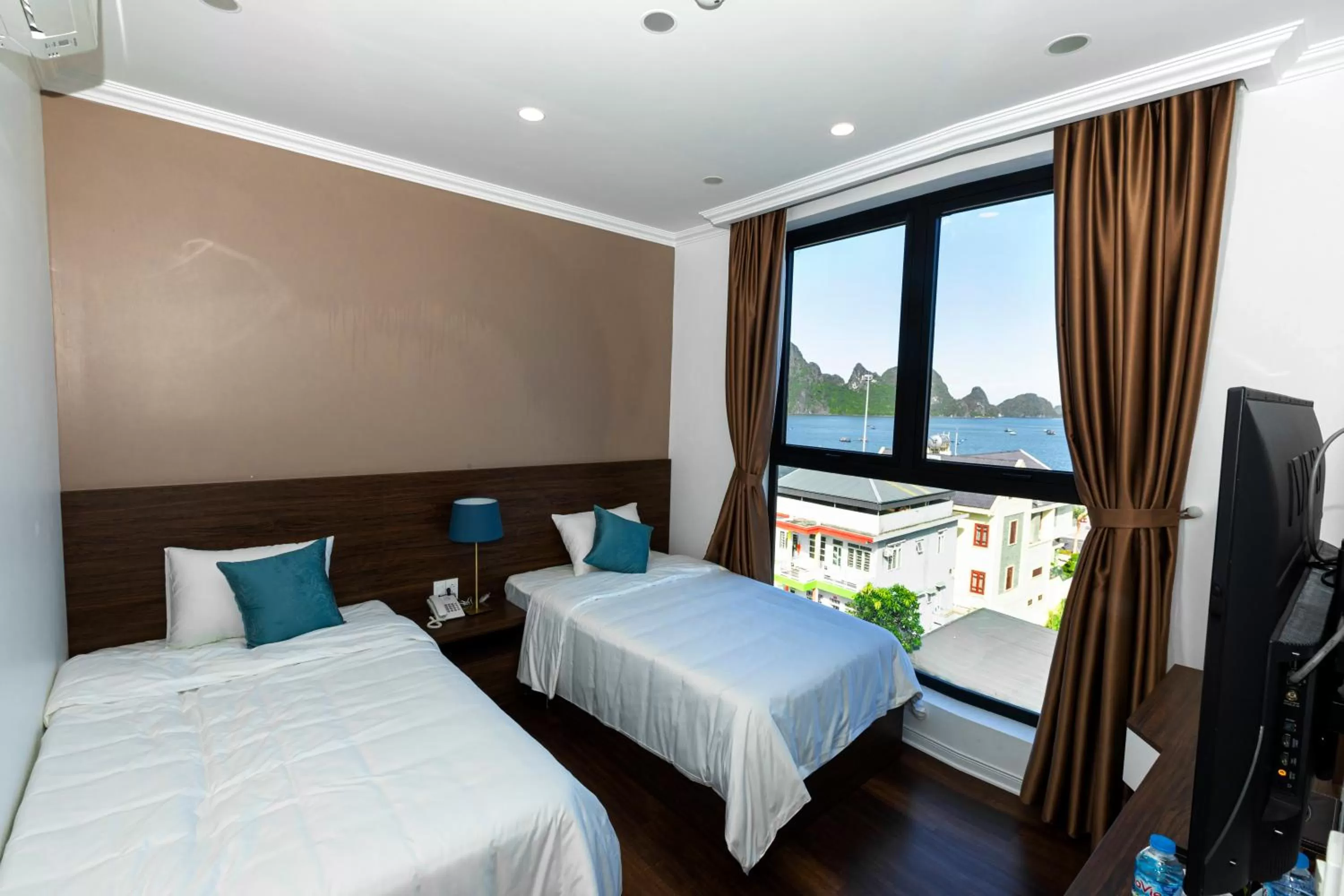 Bed in Minh Phong Hotel Ha Long
