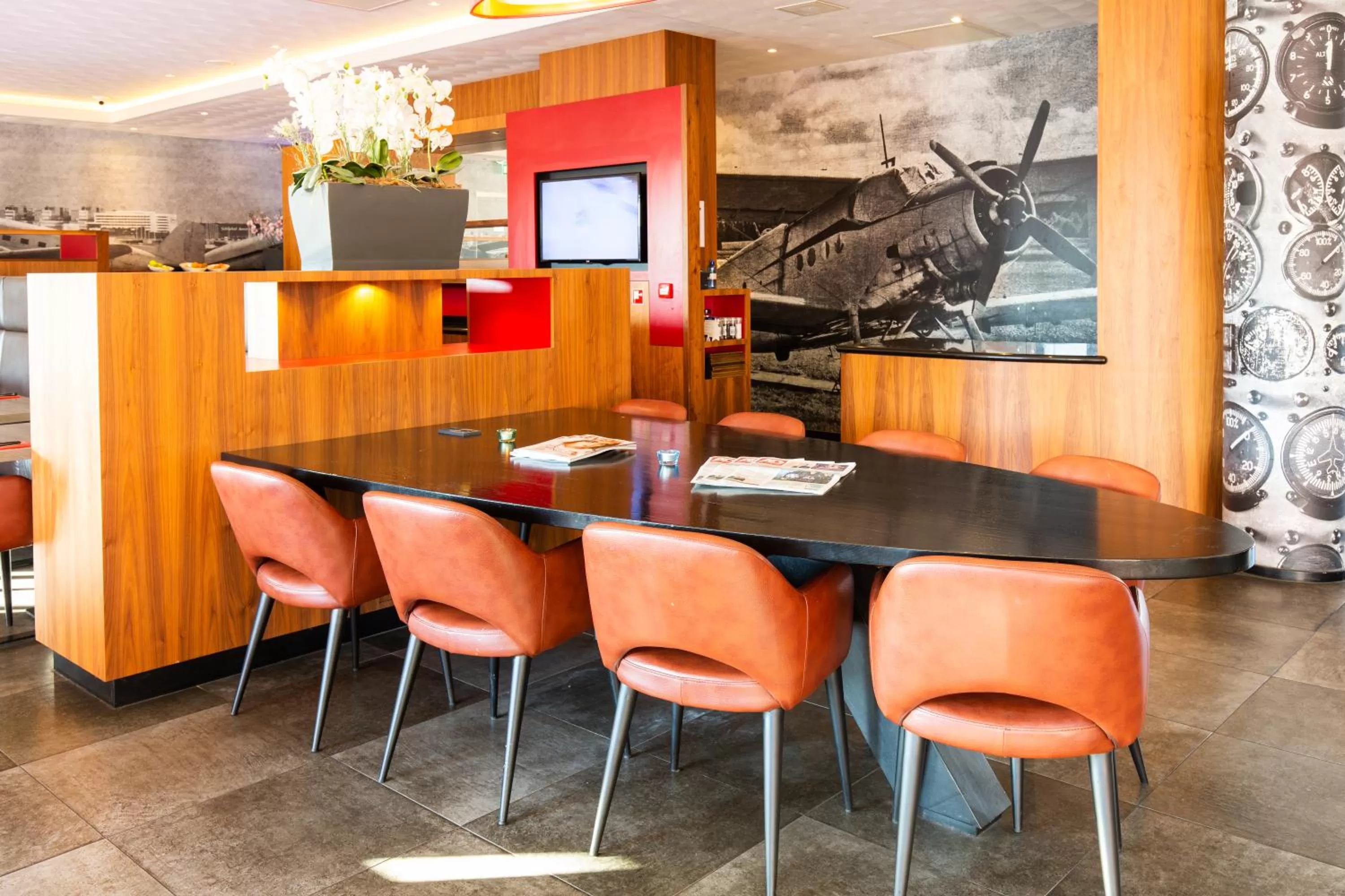 Communal lounge/ TV room in Bastion Hotel Amsterdam Airport