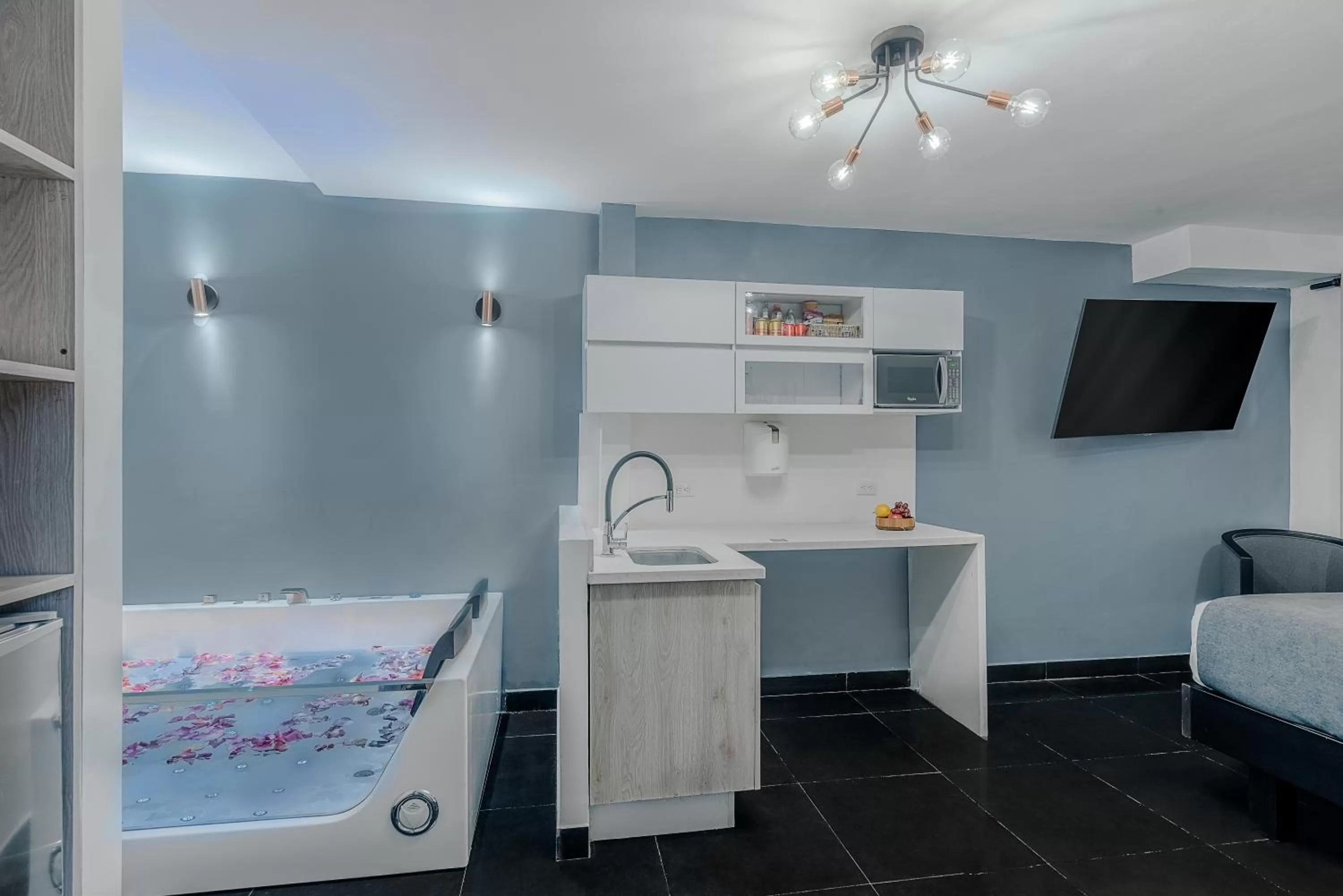 Kitchen or kitchenette, Bed in Viktory Boutique Hotel