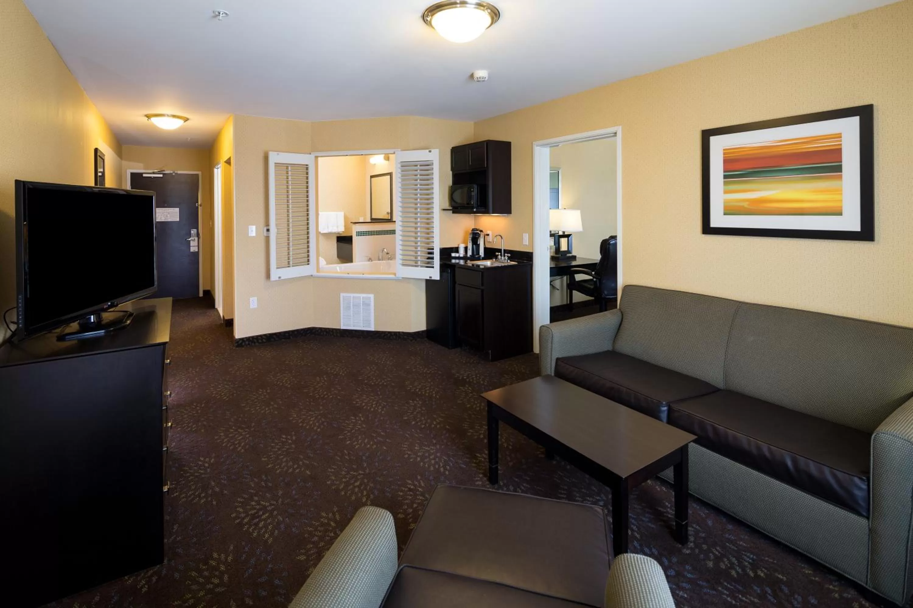 Photo of the whole room in Holiday Inn Express and Suites Detroit North-Troy by IHG