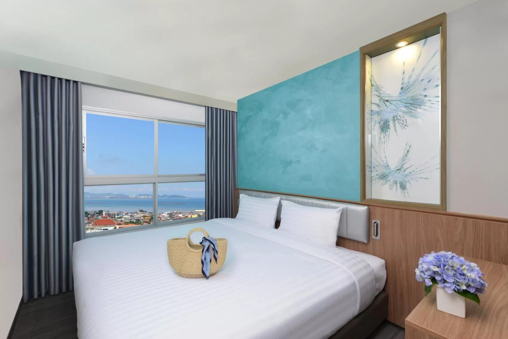 Bedroom, Bed in Centre Point Prime Hotel Pattaya