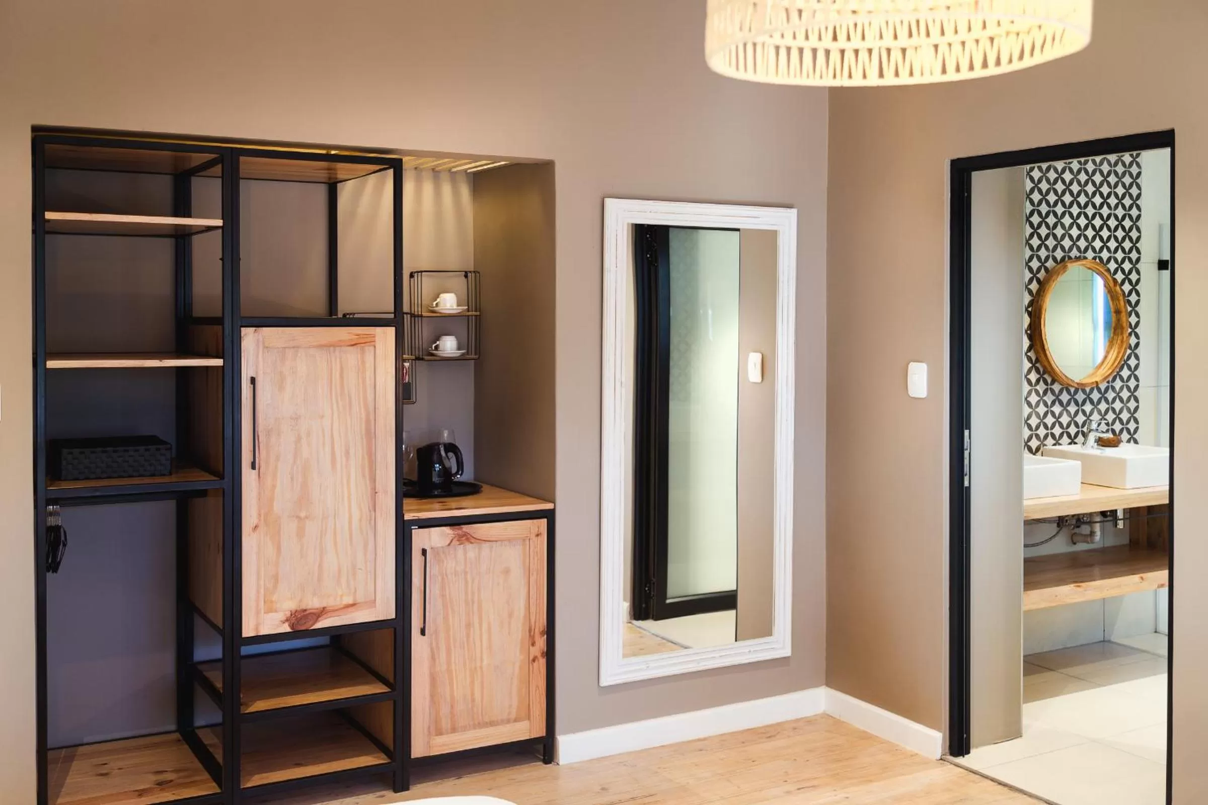 Photo of the whole room in Loerie Guest Lodge