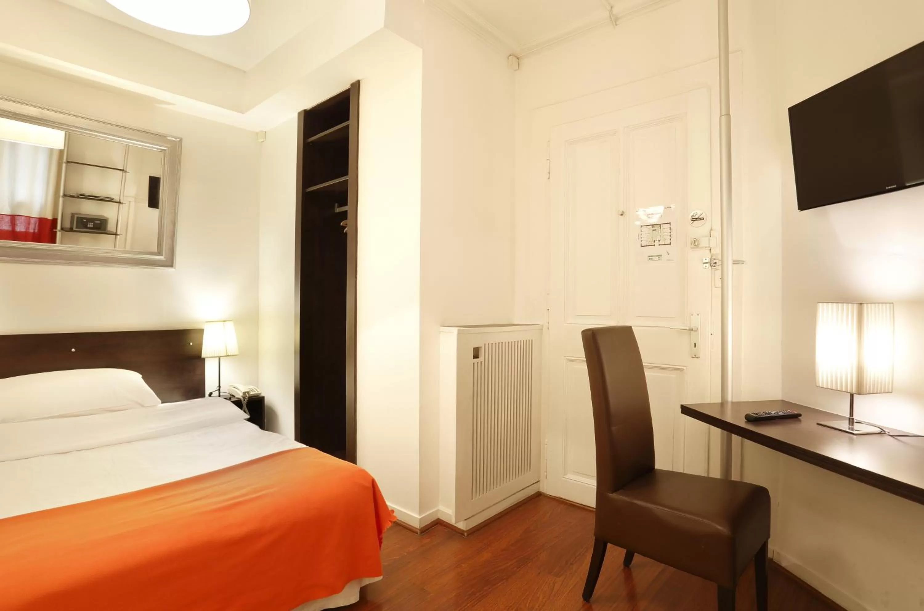 Compact Room in Hotel Tor