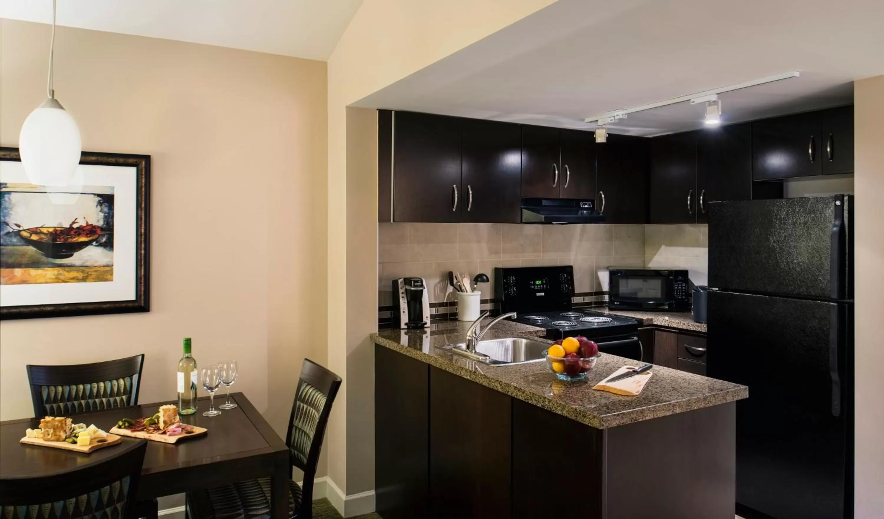 Coffee/tea facilities in Executive Suites Hotel and Resort, Squamish