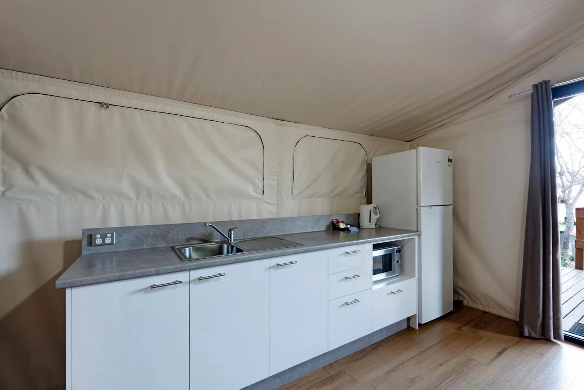 Kitchen or kitchenette in Discovery Parks - Dubbo