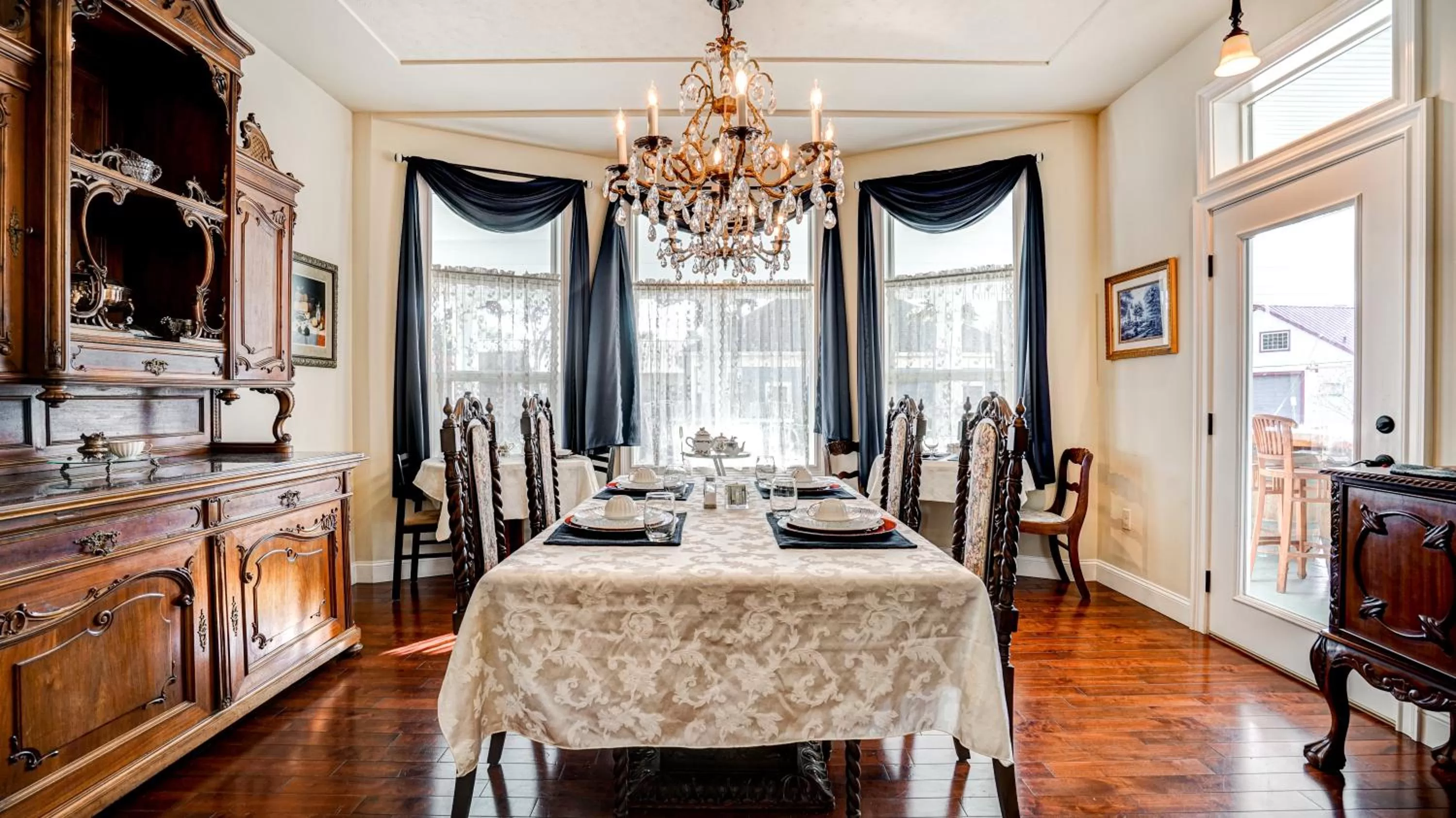 Dining area in The River Belle Inn