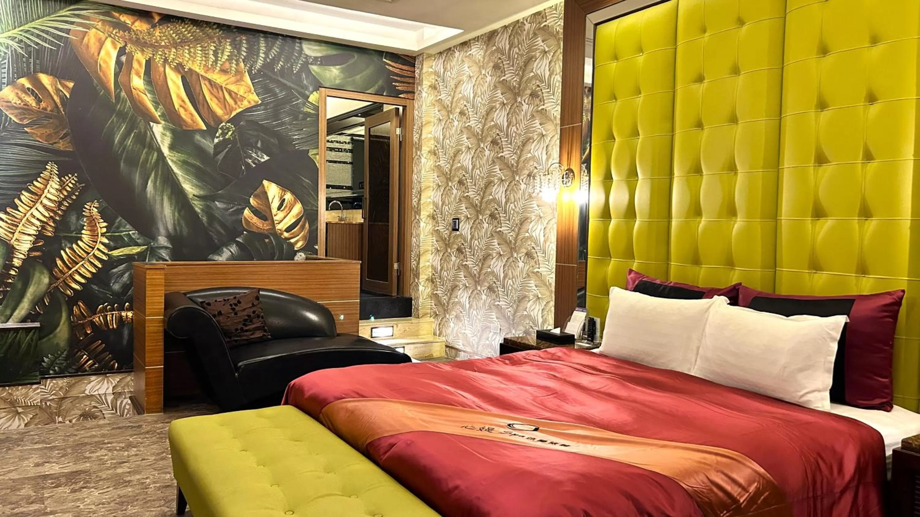 Photo of the whole room, Bed in Shining Motel