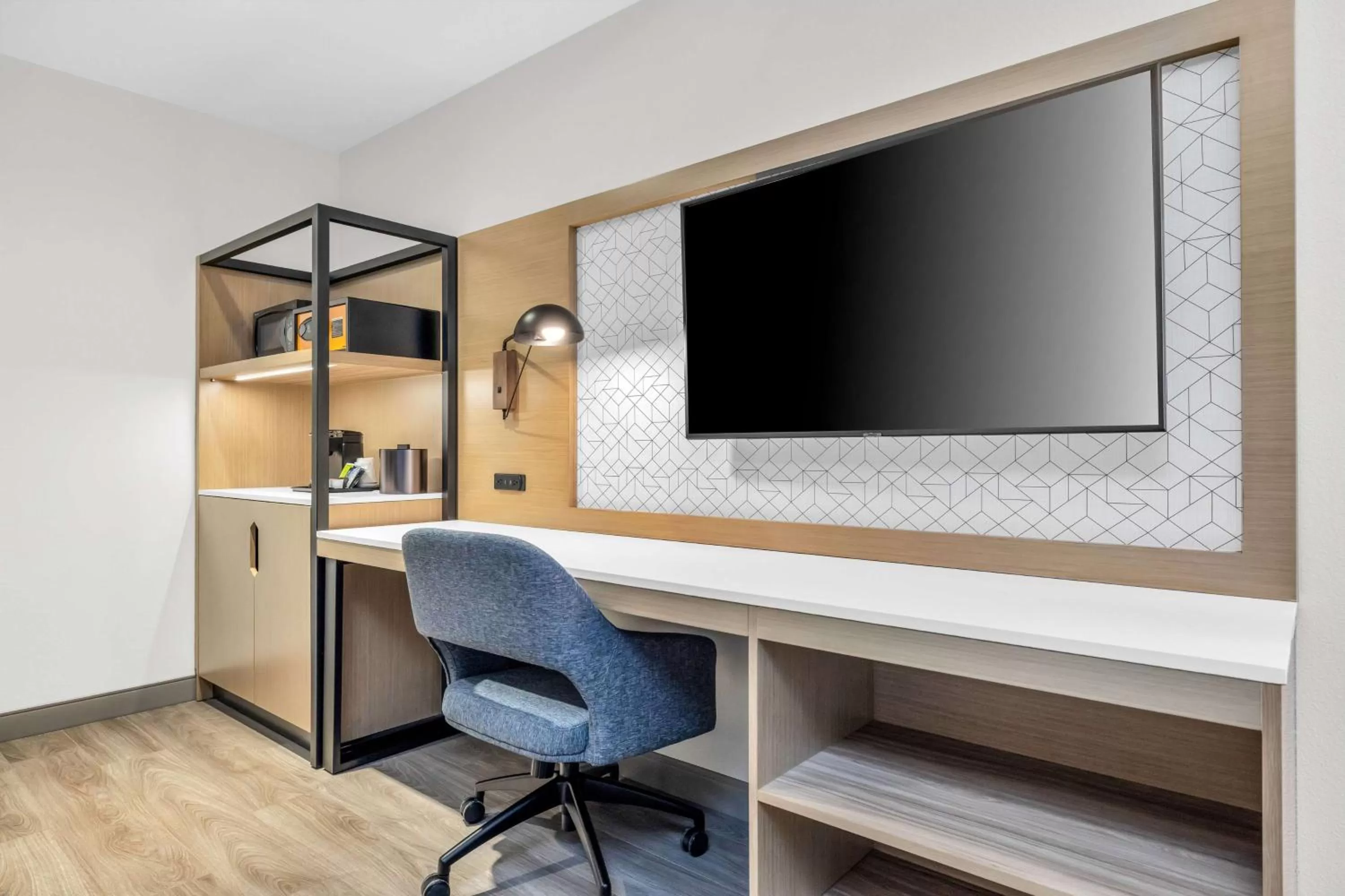 Photo of the whole room in La Quinta Inn & Suites by Wyndham San Jose Airport-Downtown