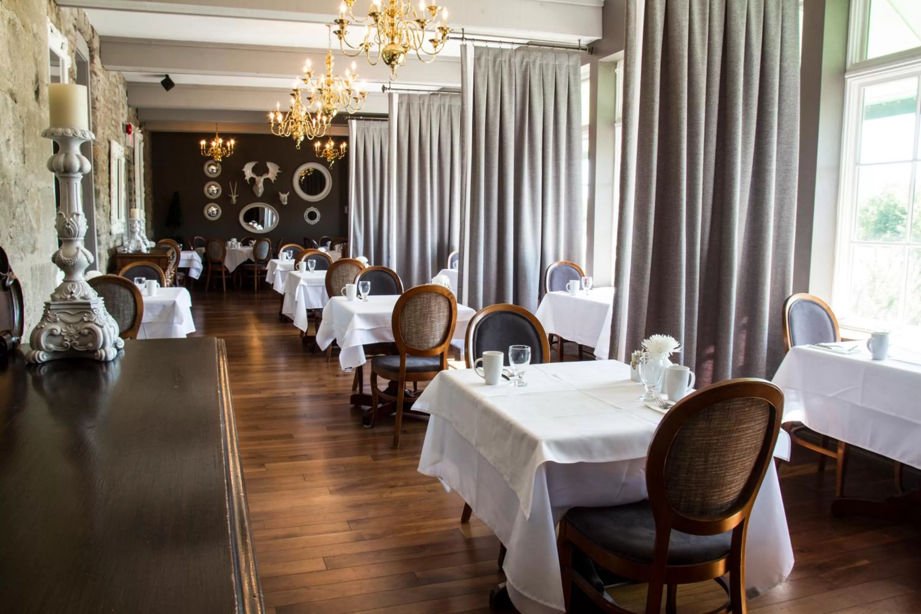 Restaurant/places to eat in Old Stone Inn Boutique Hotel