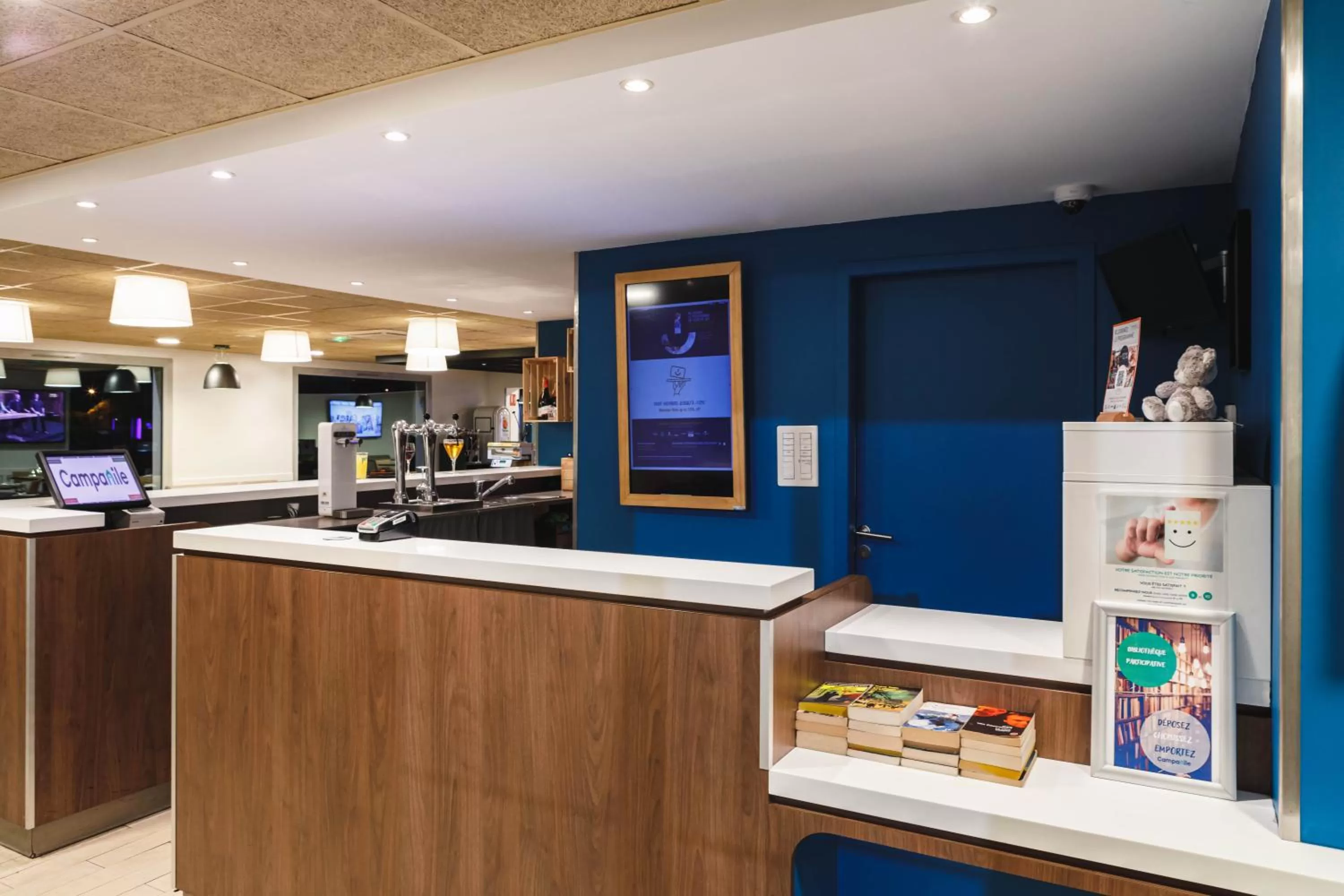 Lobby or reception in Campanile NATURE - Lyon Est Bron Eurexpo