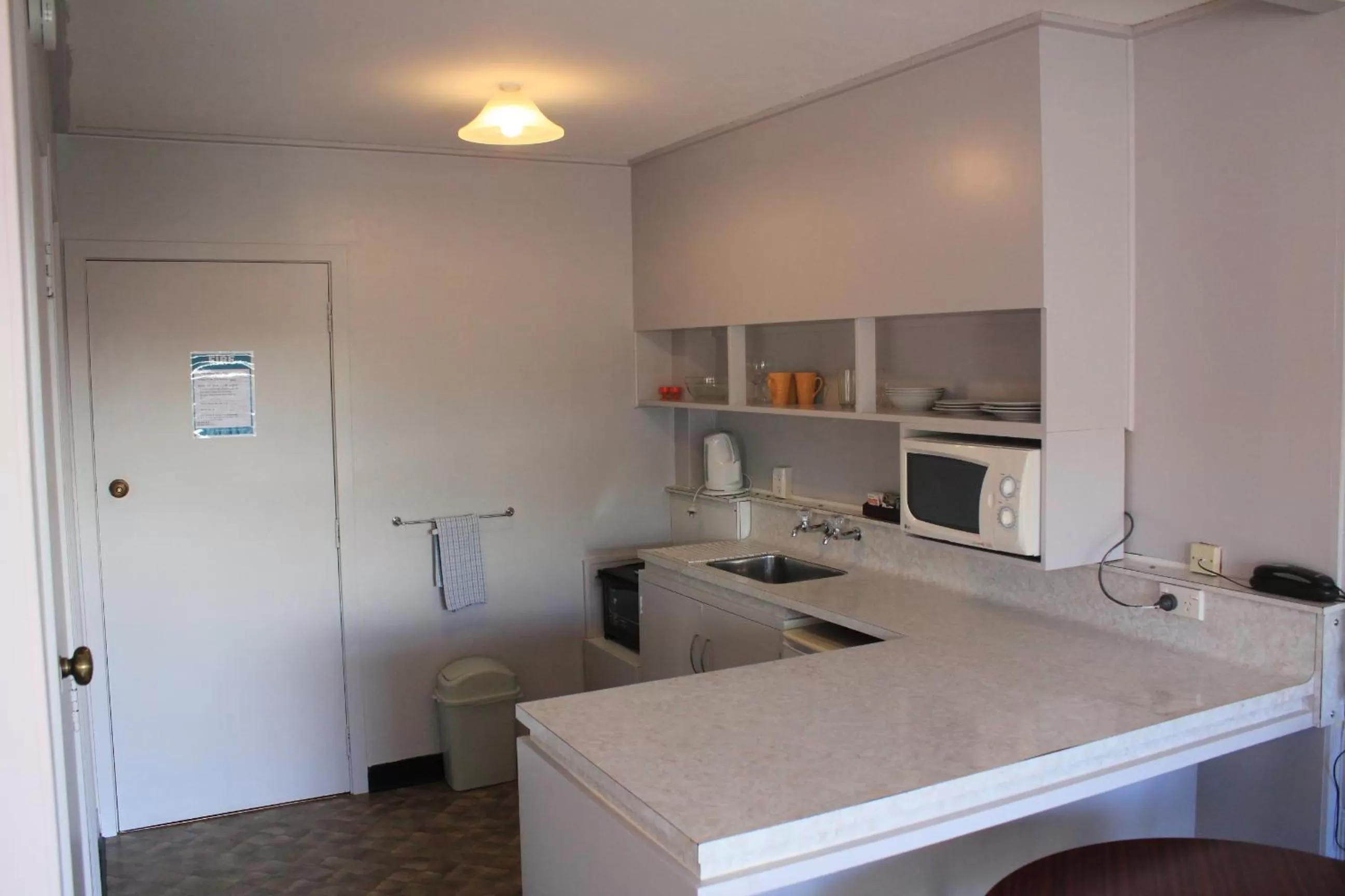 Kitchen or kitchenette in Coronation Court Motel