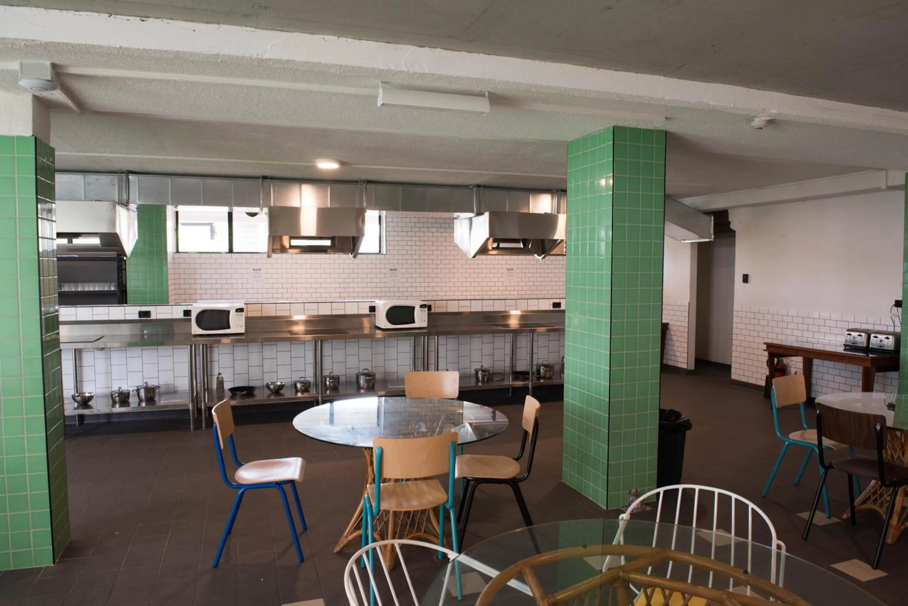 Restaurant/places to eat in Bunk Surfers Paradise International Backpacker Hostel