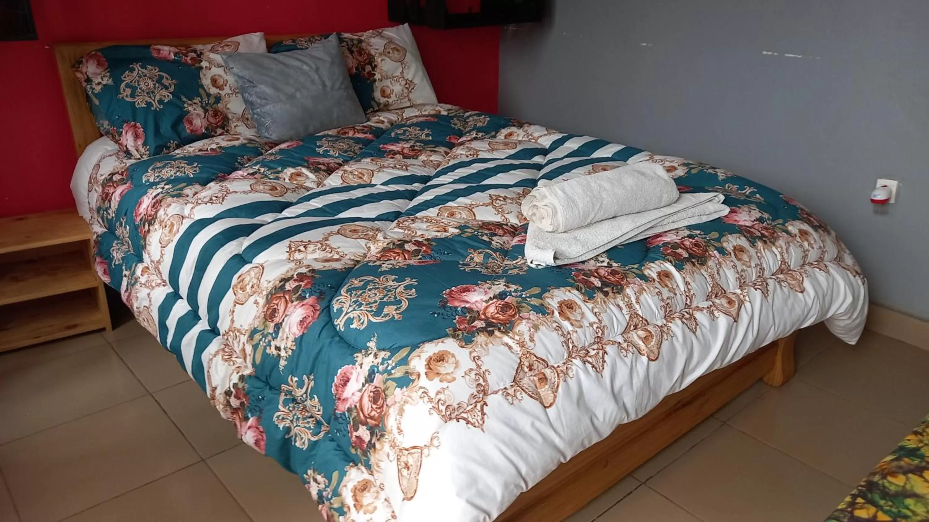 Bed in Tommy's Budget Rooms