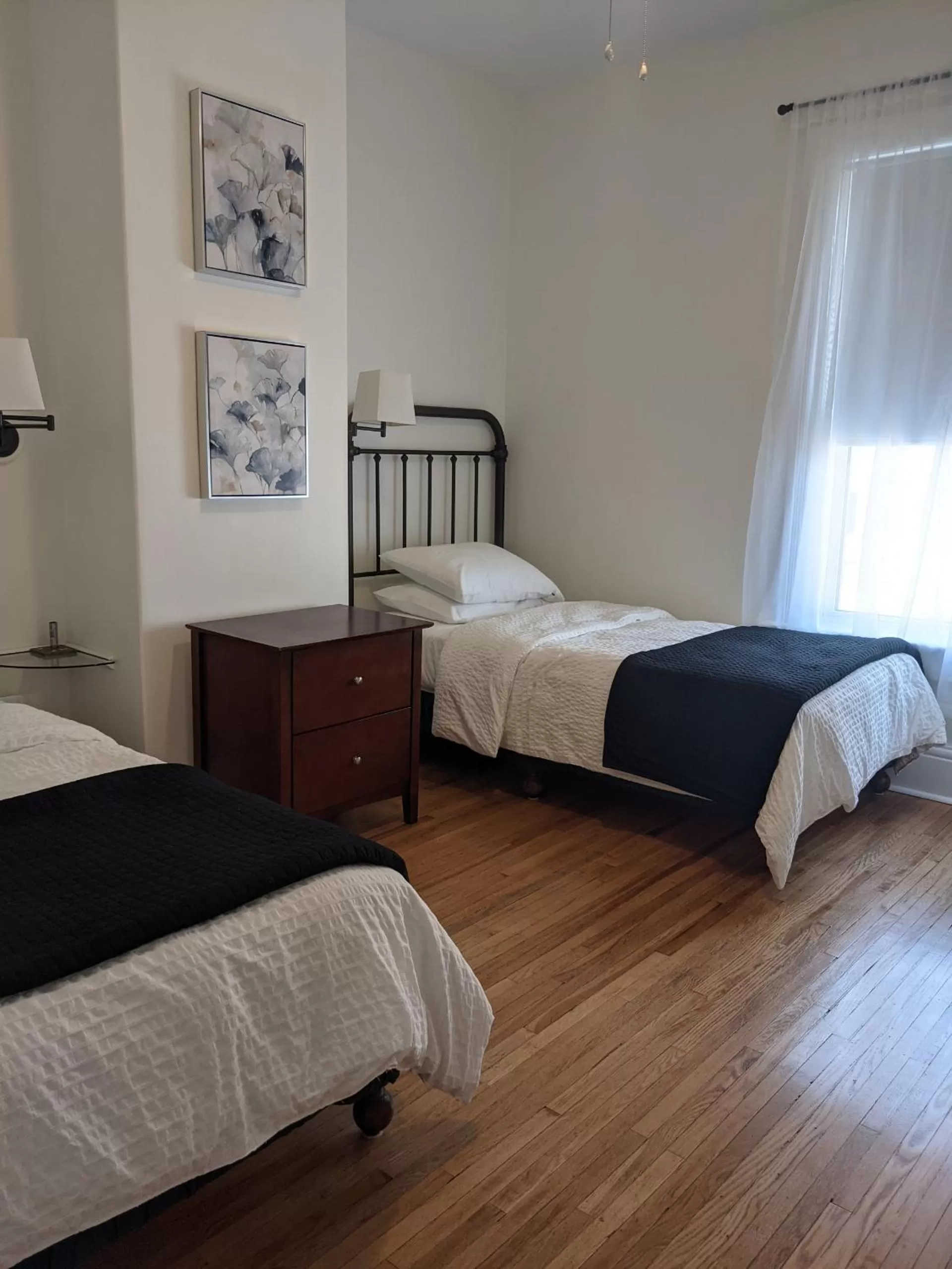 Twin Room with Shower in Colborne Bed and Breakfast