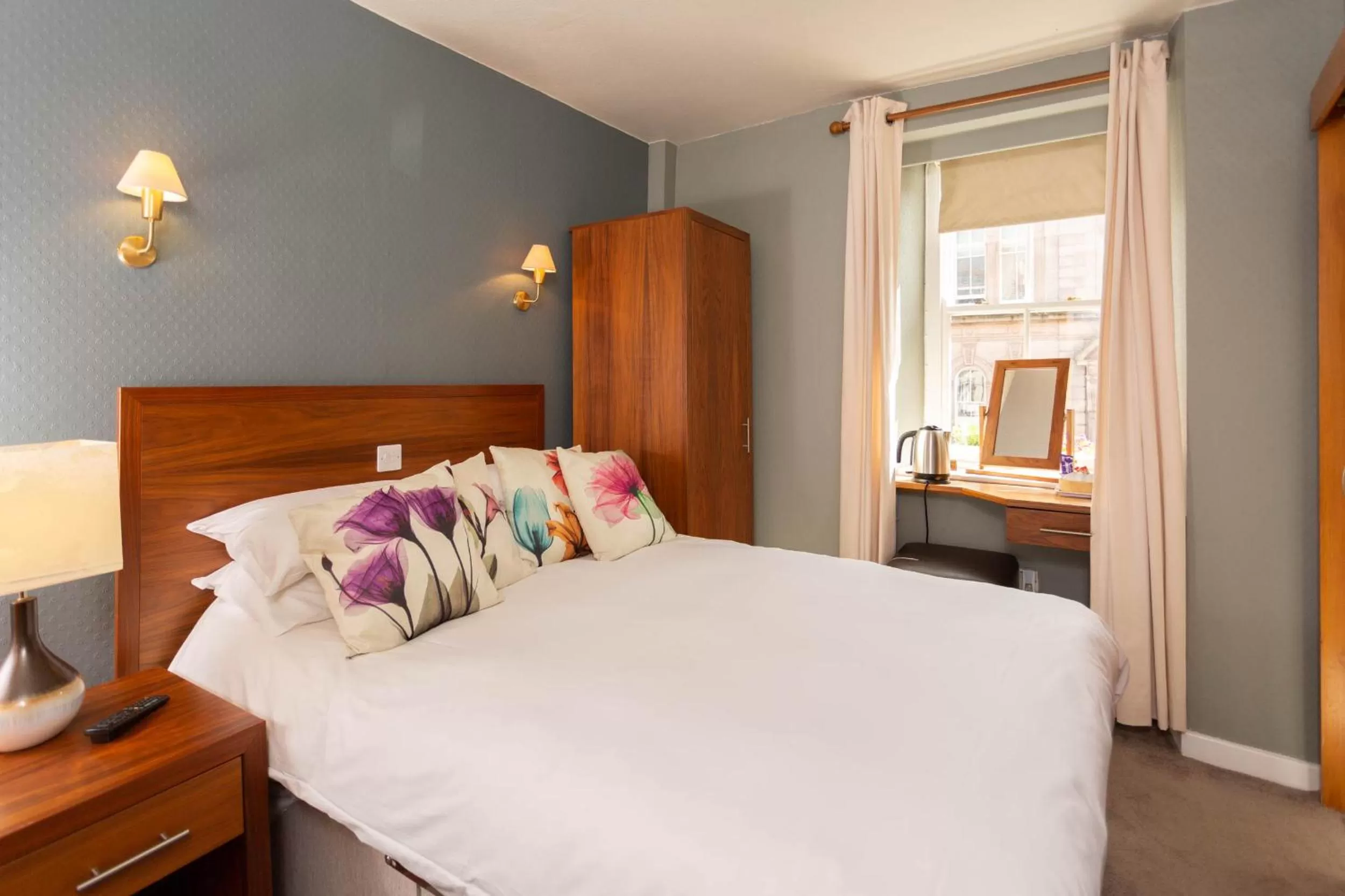 Bed in Queens Head Hotel