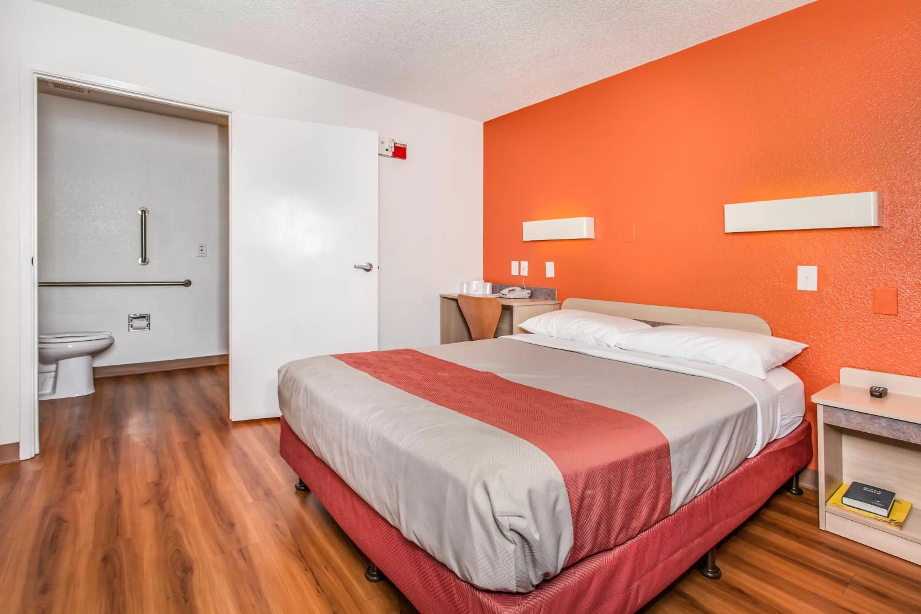 Bedroom, Bed in Motel 6-Fairfield, CA - North