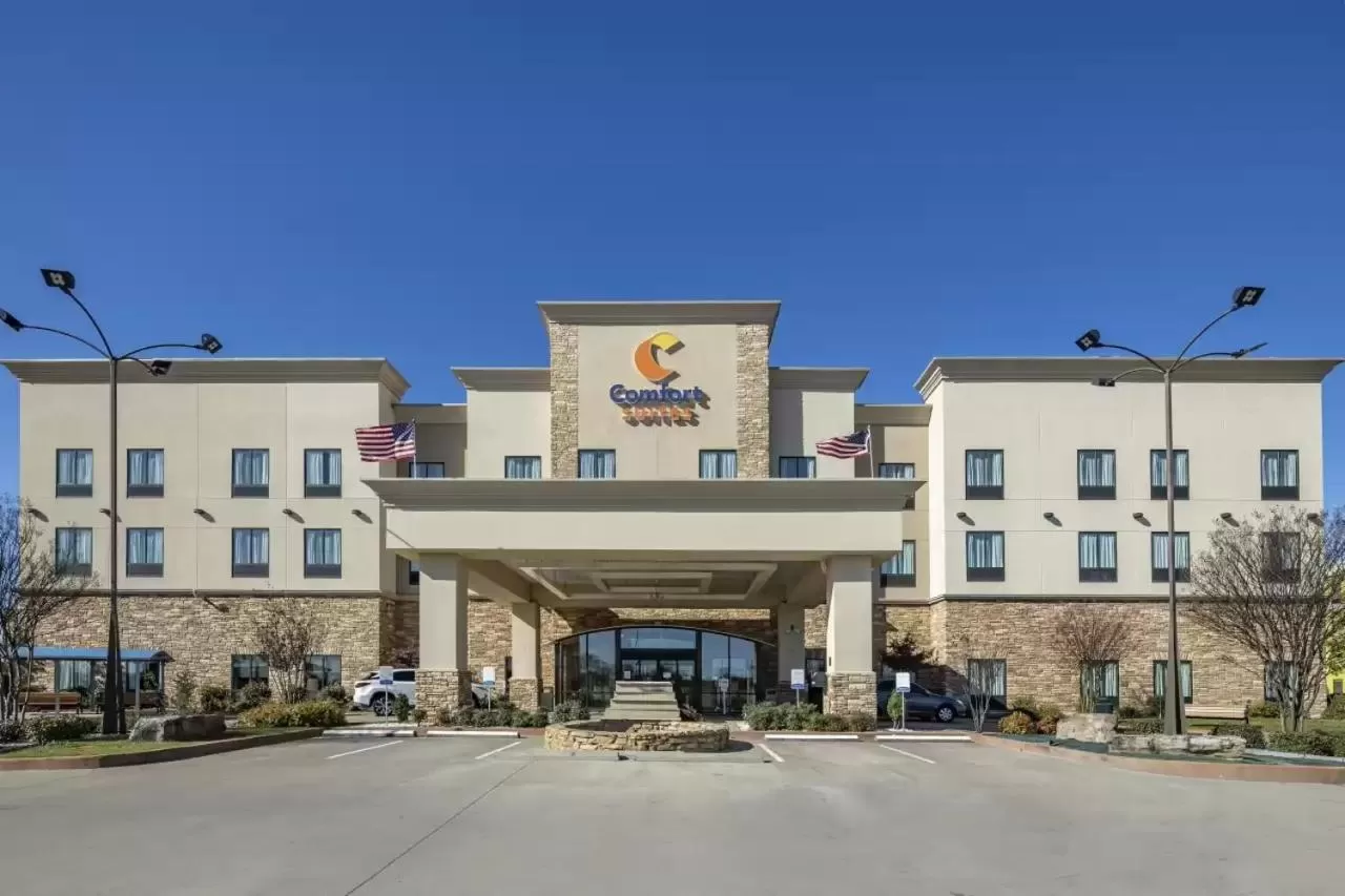 Property building in Comfort Suites Batesville