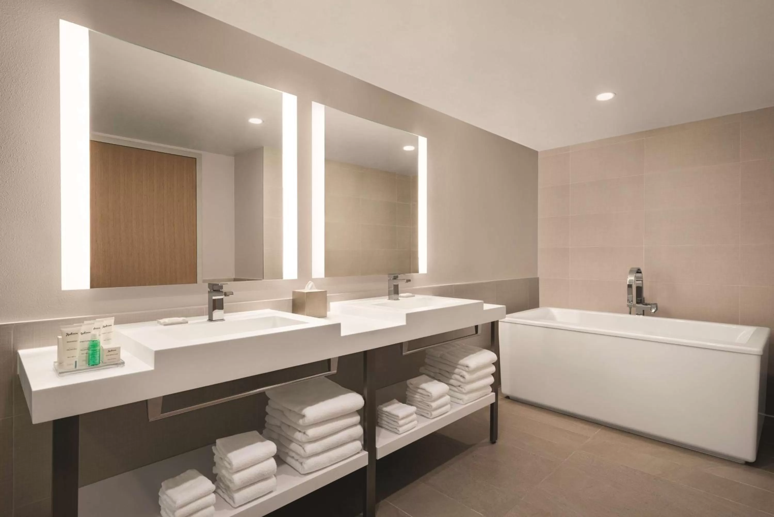 Bathroom in Radisson Hotel & Conference Center Green Bay