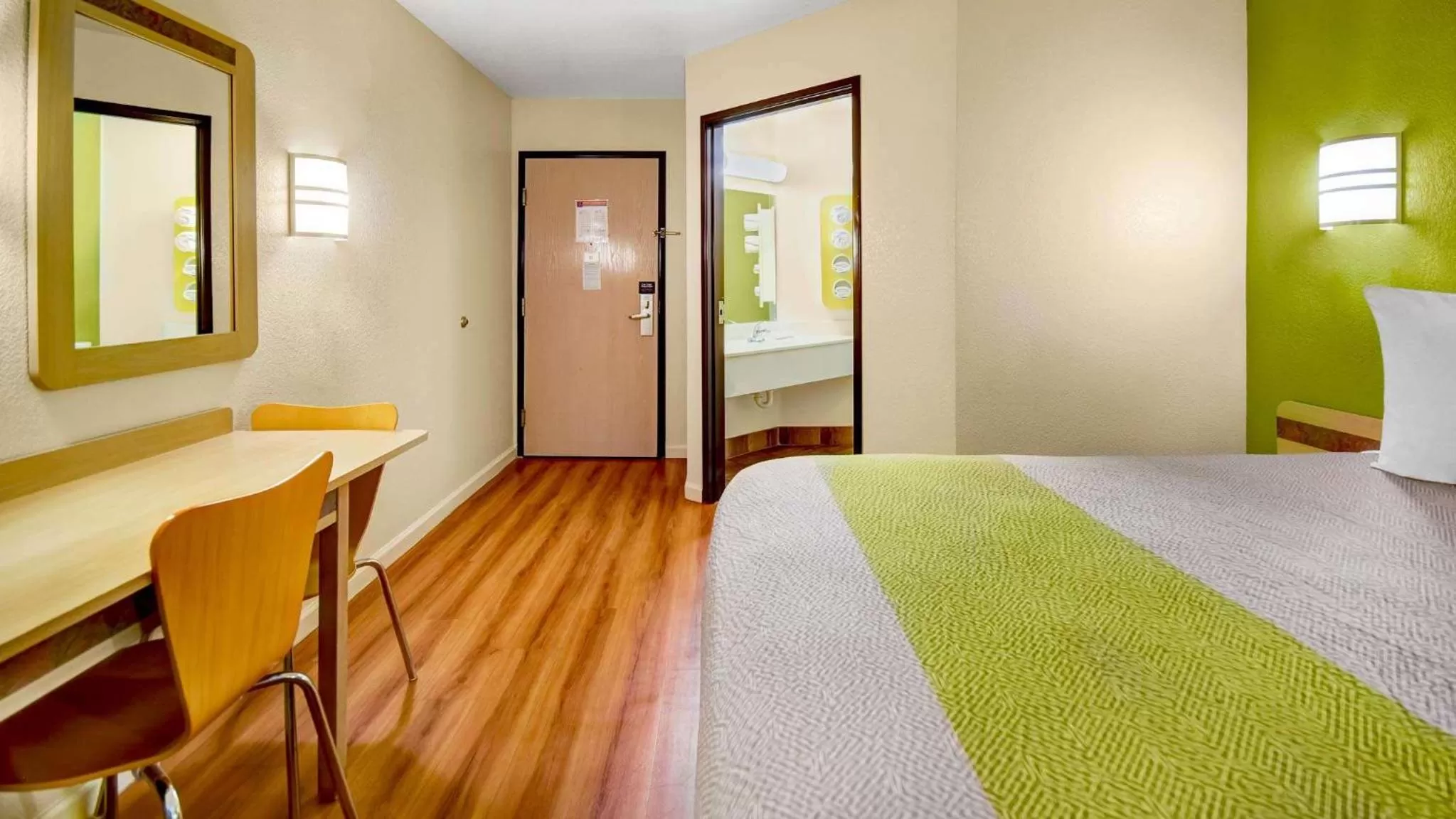 Bedroom, Bed in Lakeside Inn Lake Havasu City