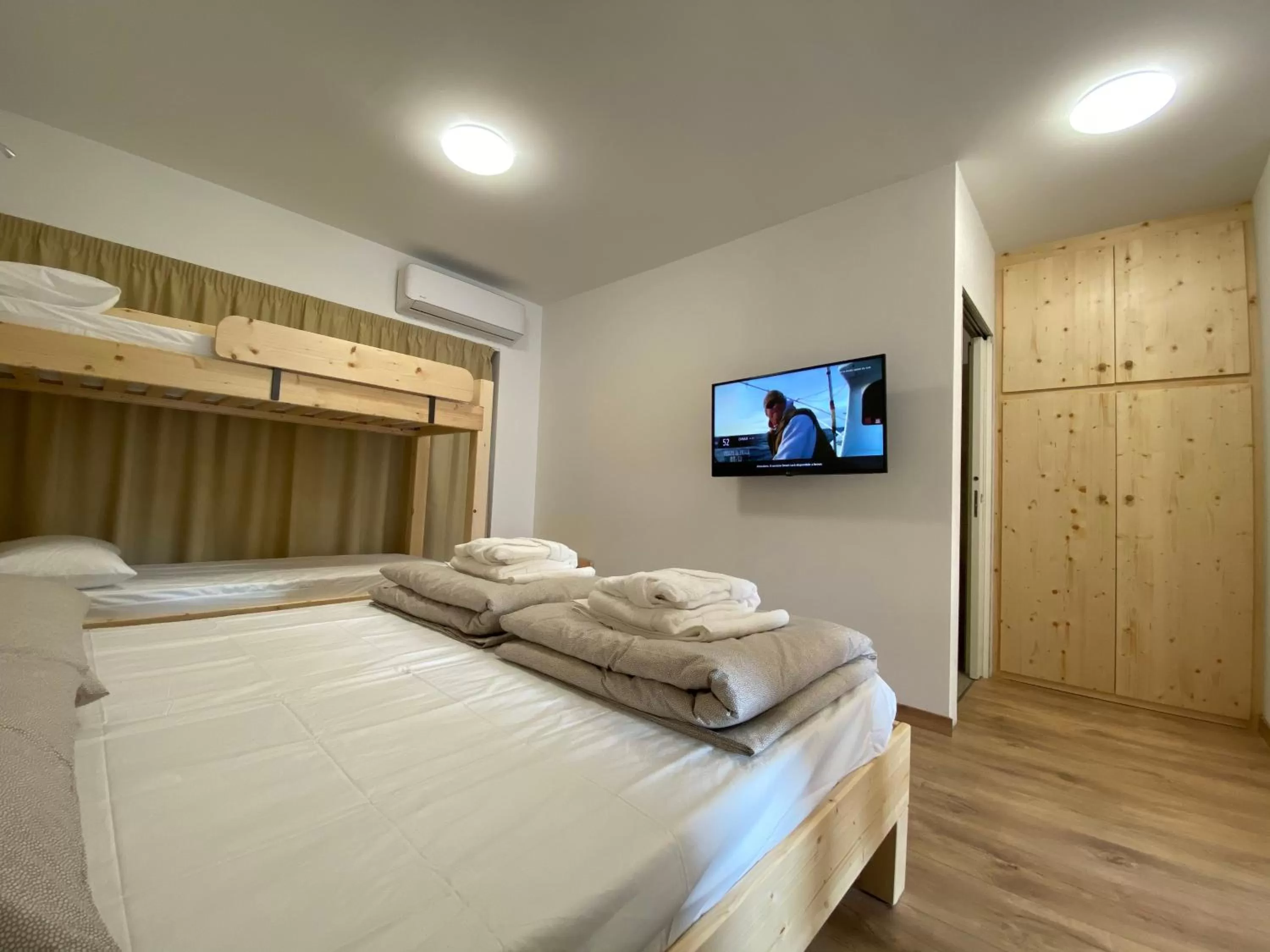 Photo of the whole room, Bed in Sky Garden & Wellness R.