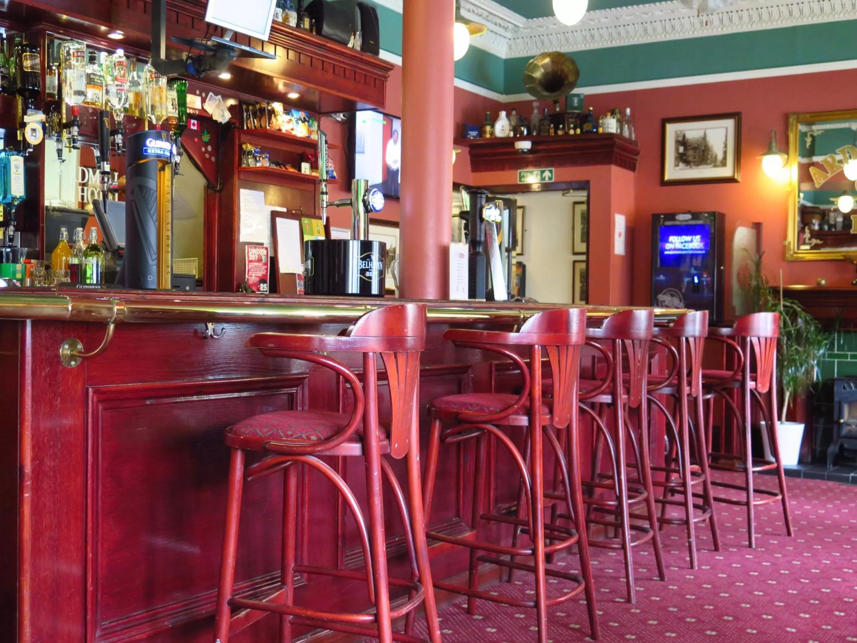 Lounge or bar in Ardmillan Hotel