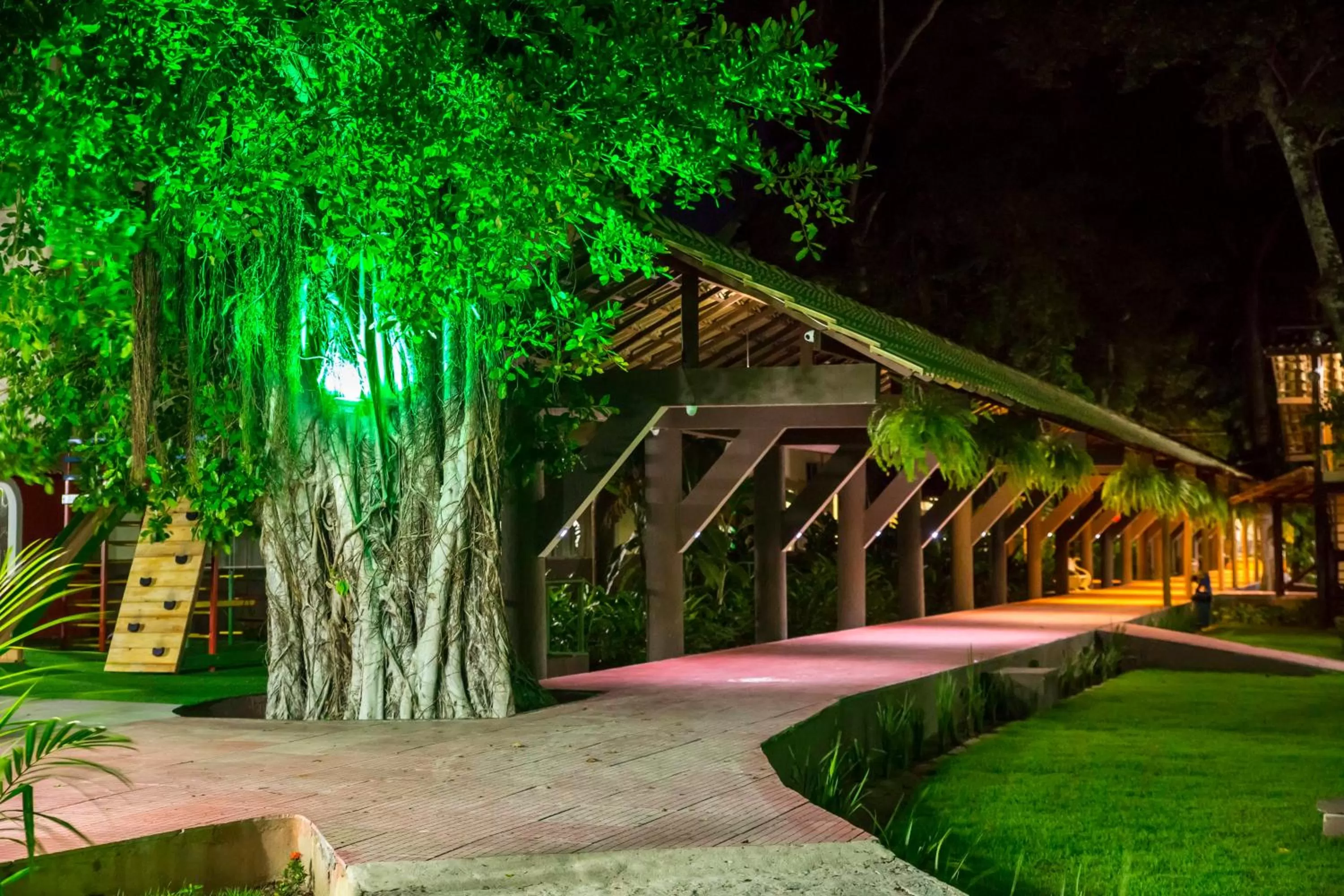 Night in Floral Inn Family