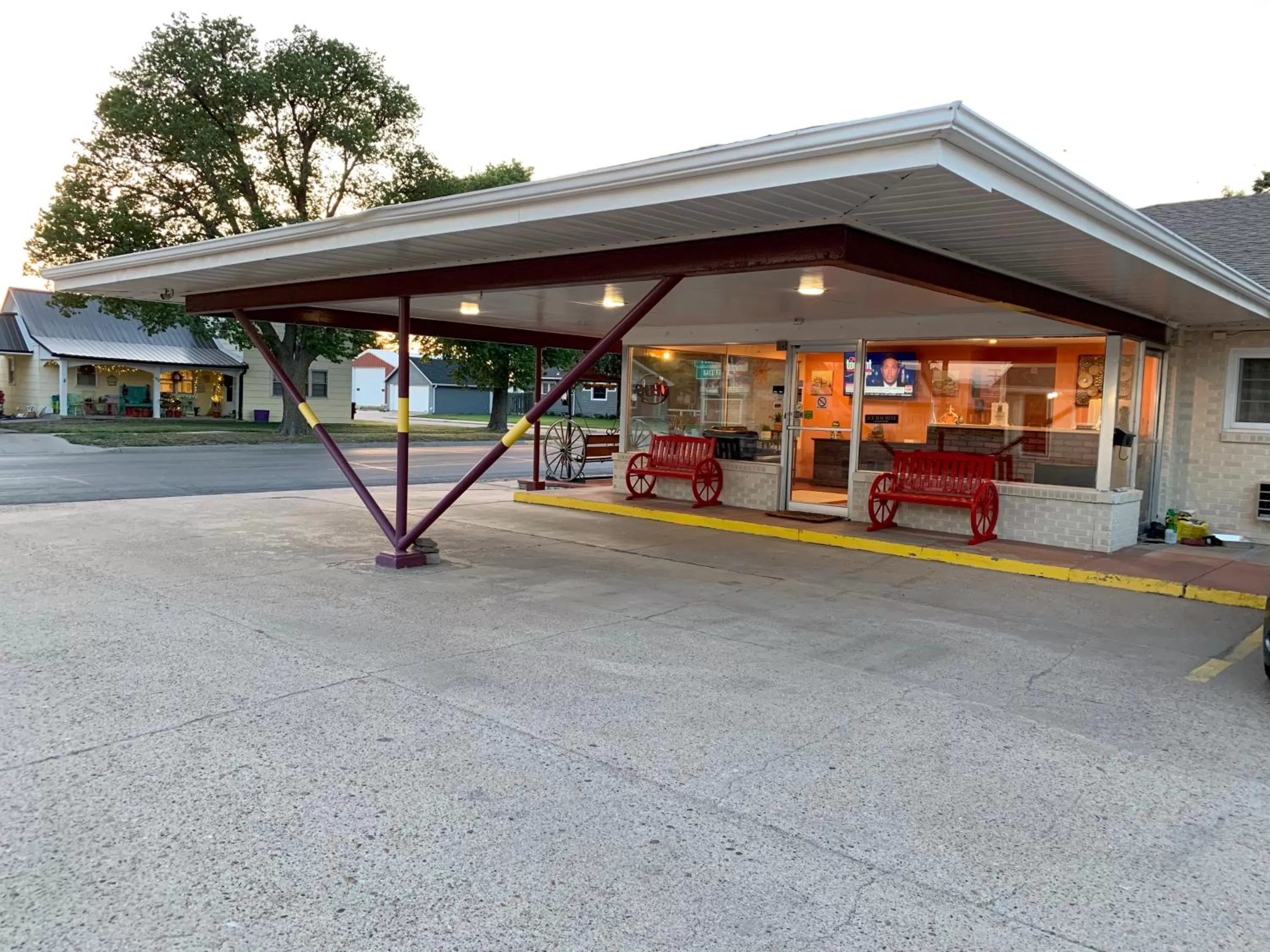 Annie Oakley Motel Oakley