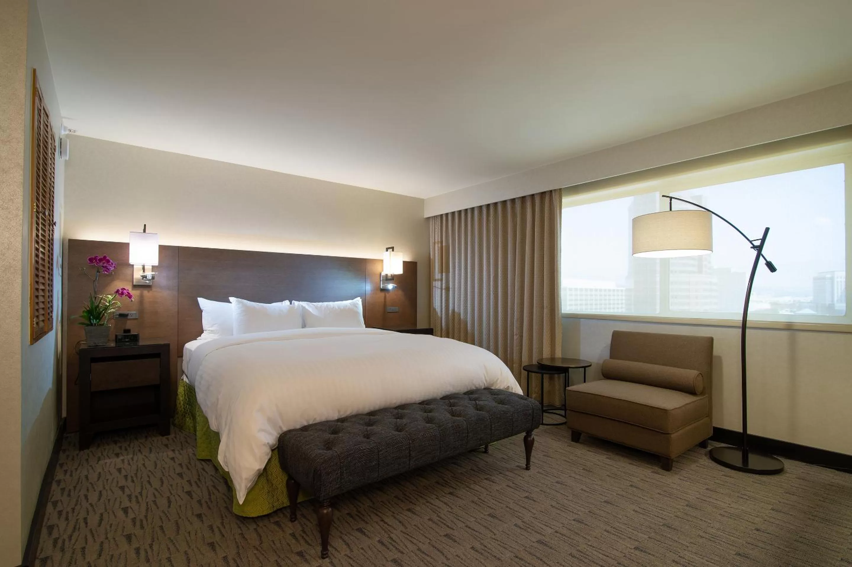 Bed in Miyako Hotel Los Angeles