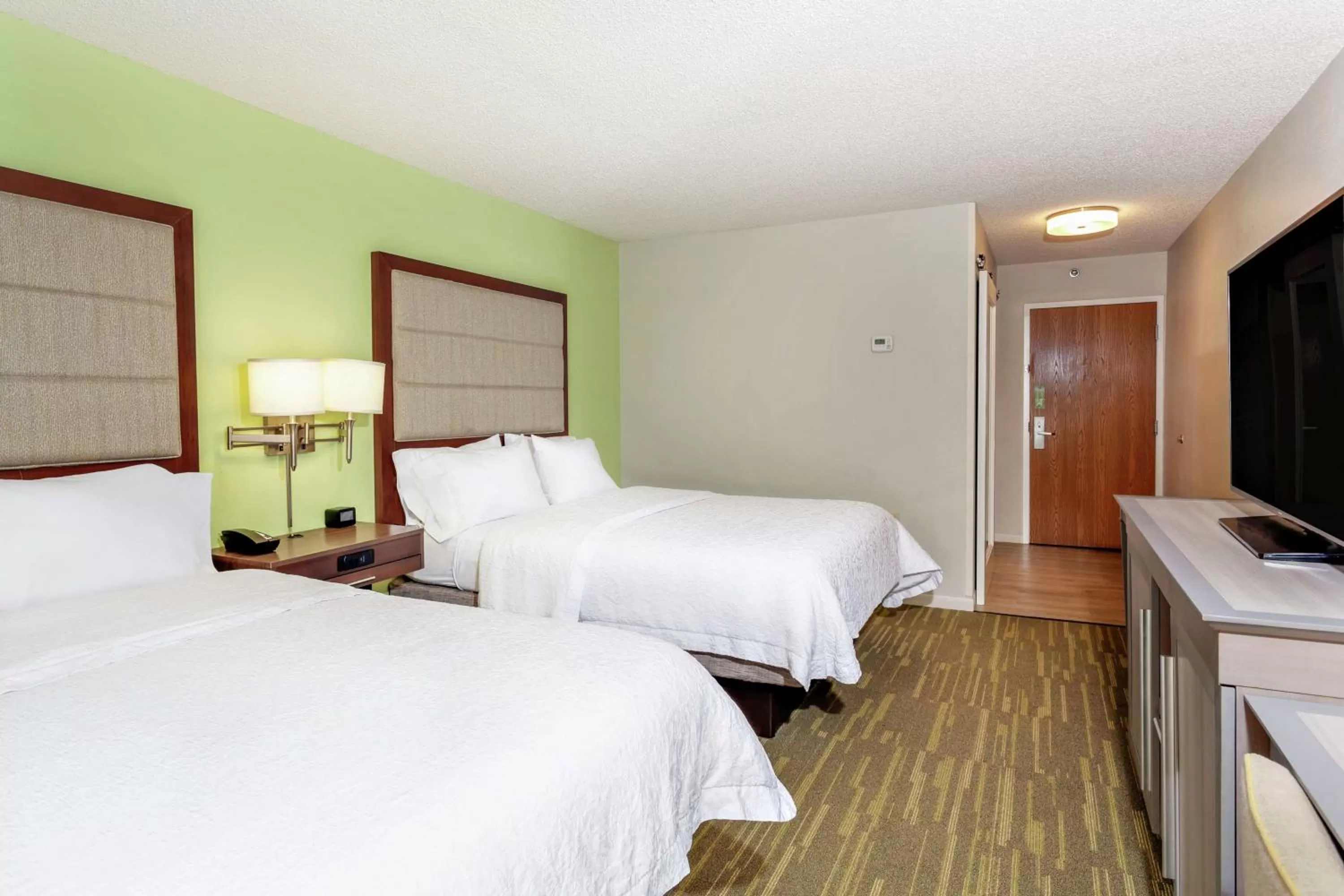 Bedroom, Bed in Hampton Inn Melbourne