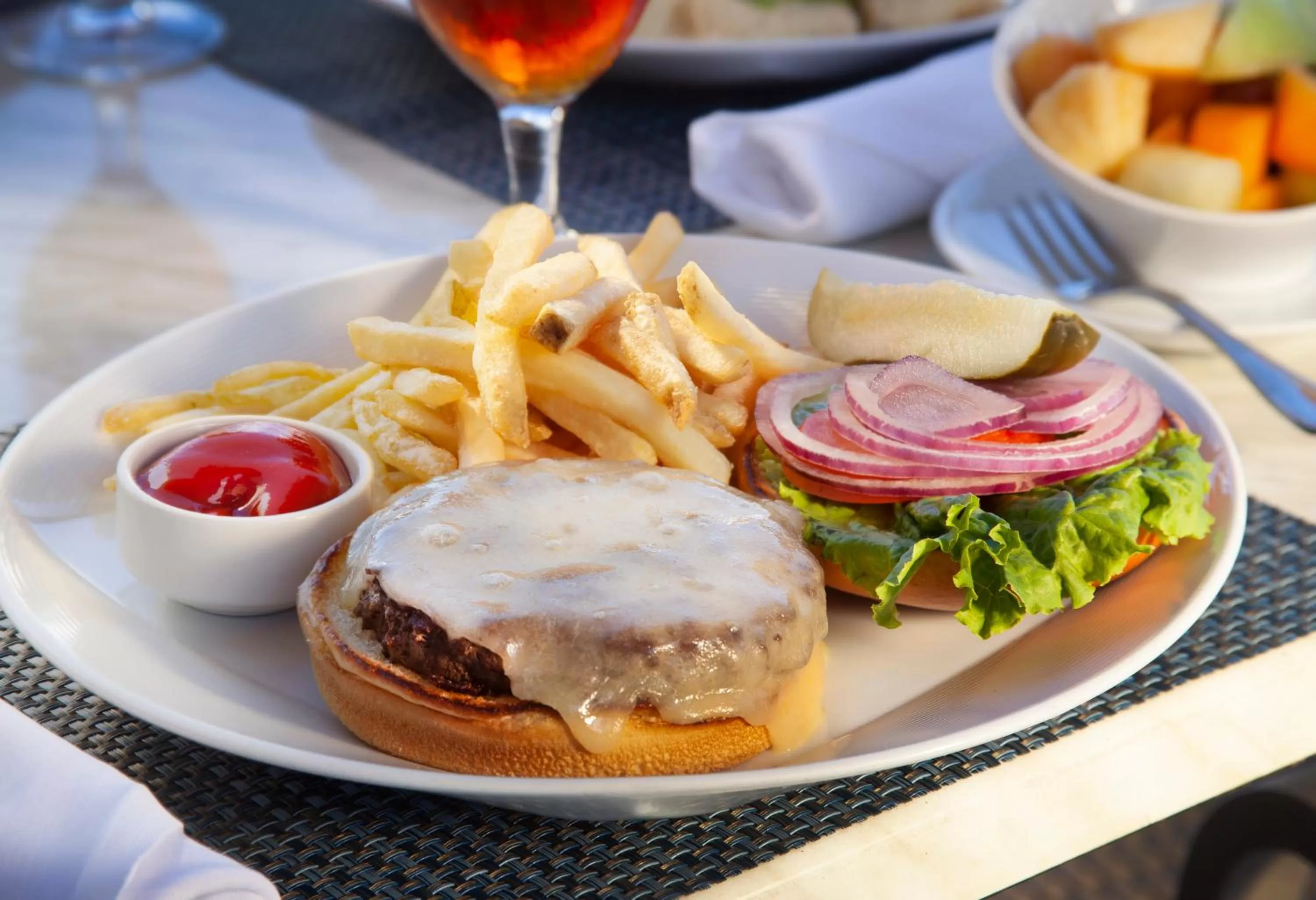 Food and drinks in Pier House Resort & Spa