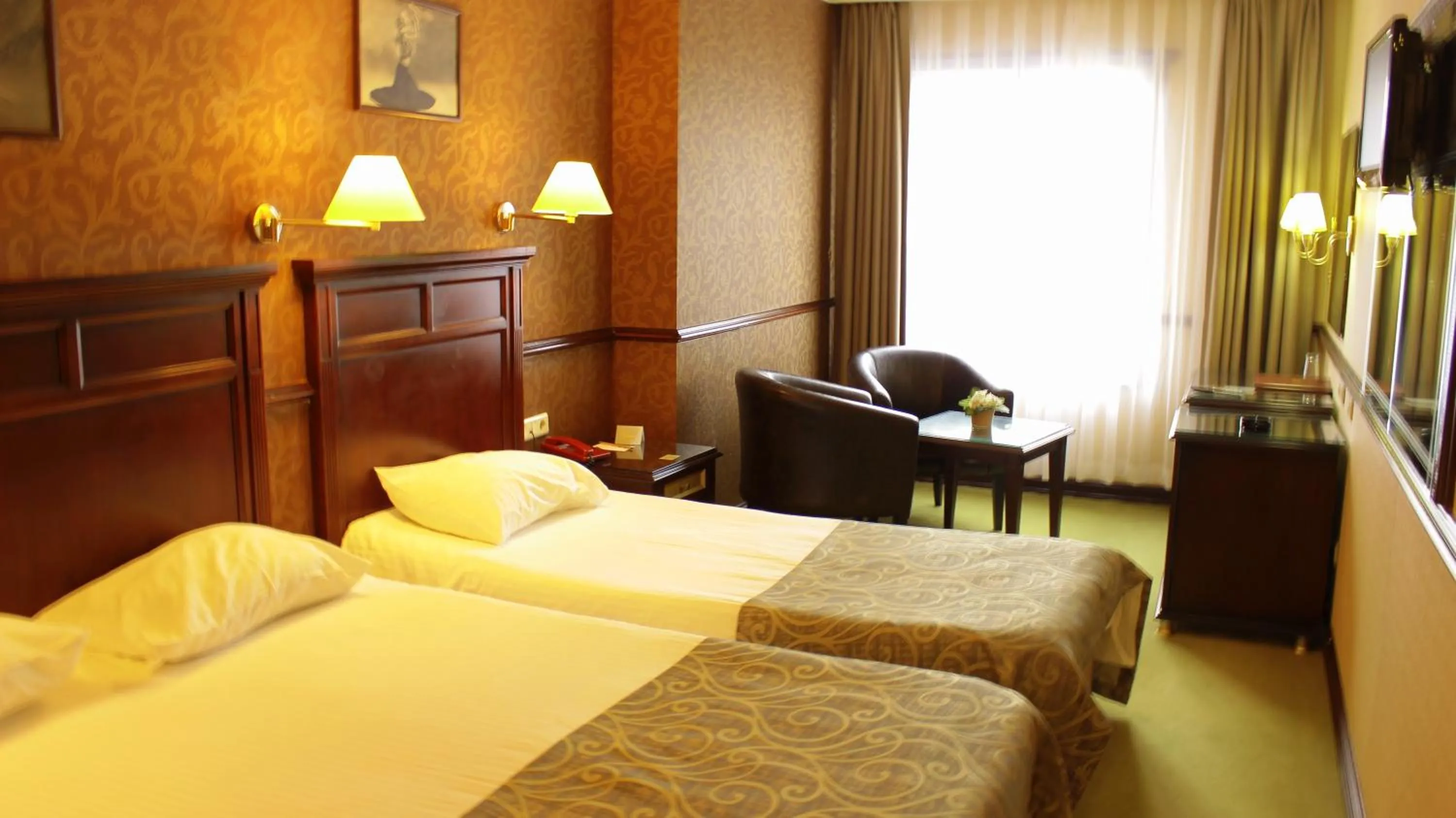 Photo of the whole room, Bed in Topkapi Inter Istanbul Hotel