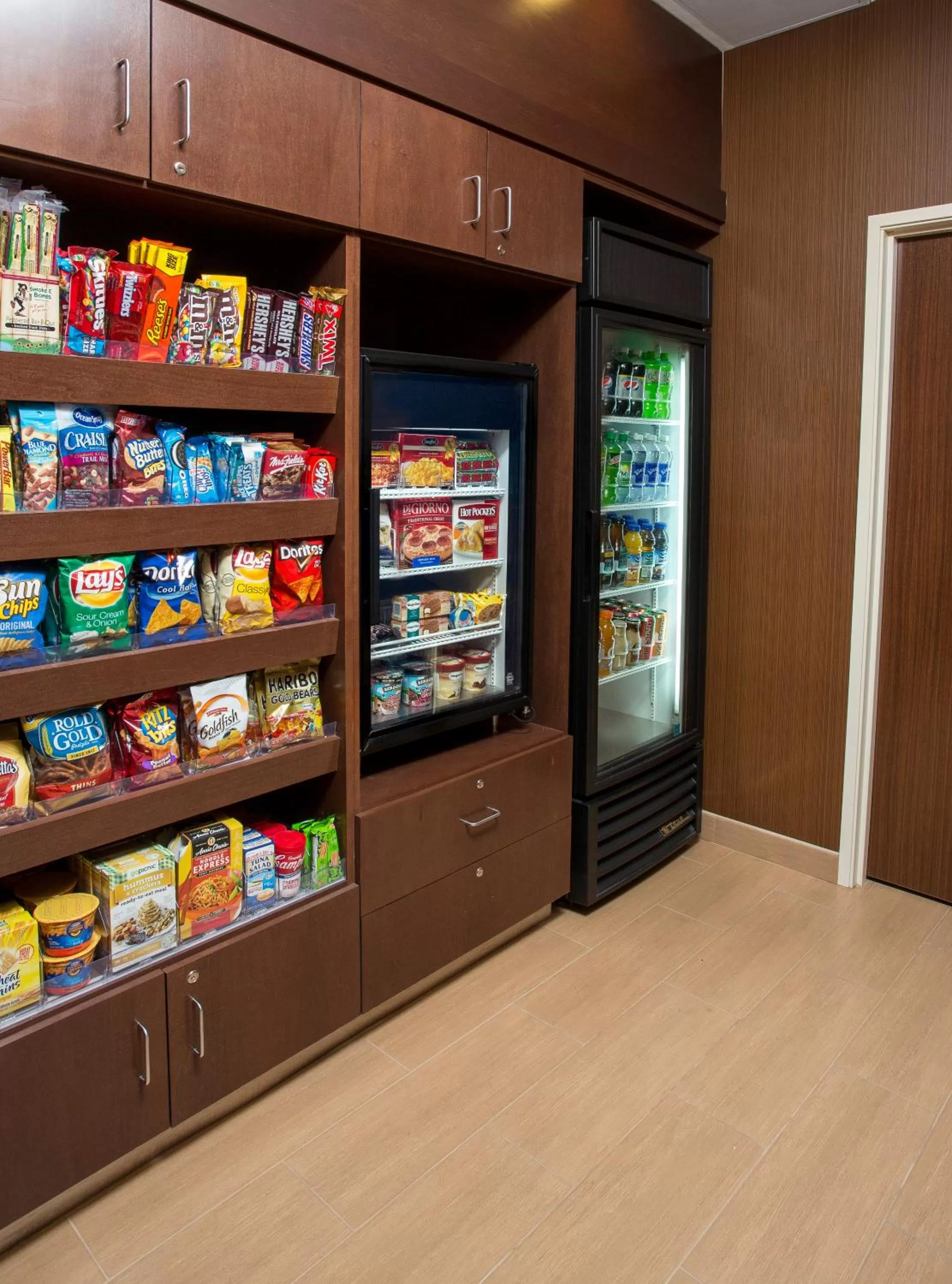 Food and drinks in Fairfield Inn & Suites by Marriott Quincy