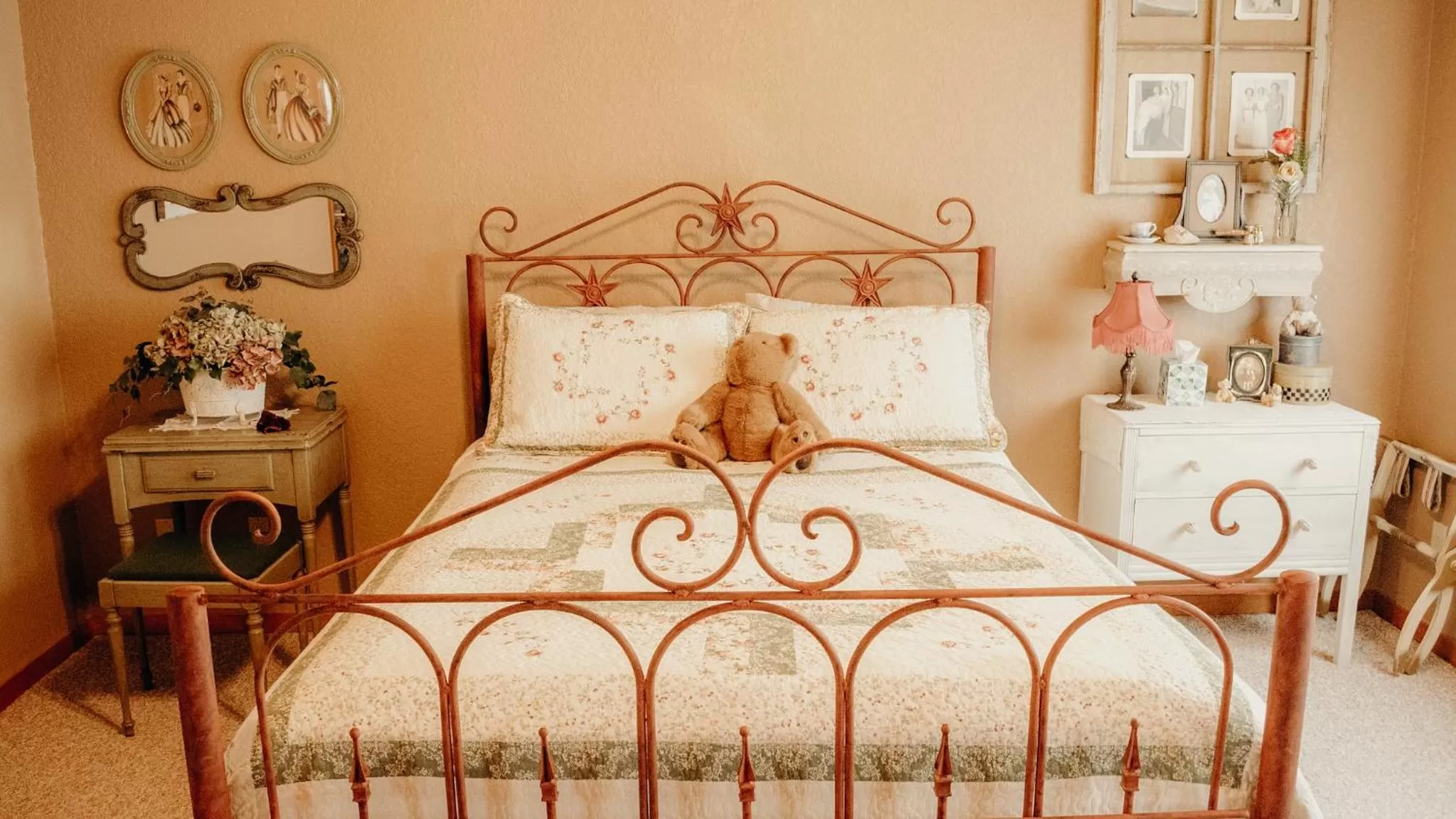 Decorative detail, Bed in Casa del Rio Bed and Breakfast