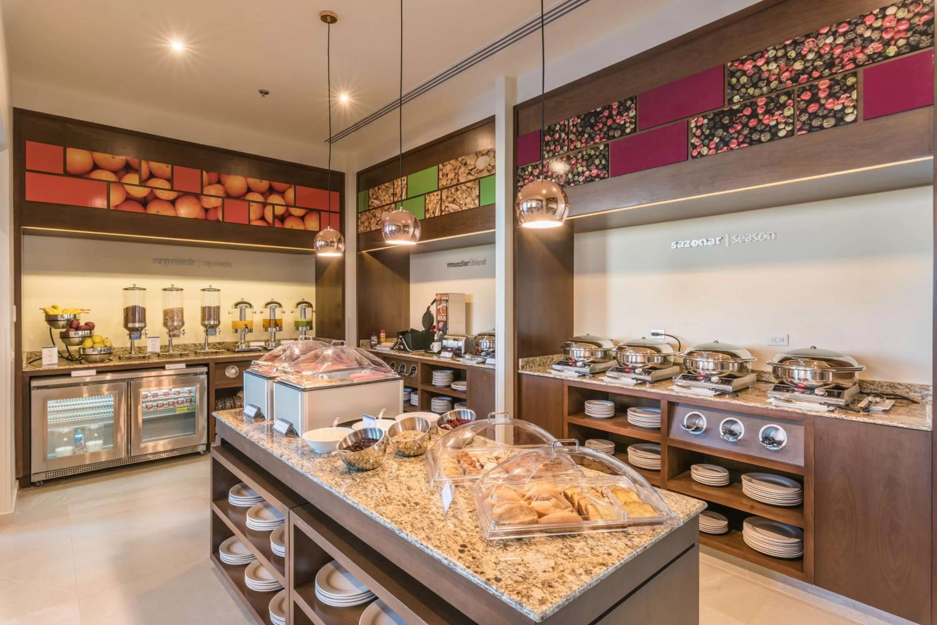 Dining area in Hampton Inn & Suites by Hilton Salamanca Bajio