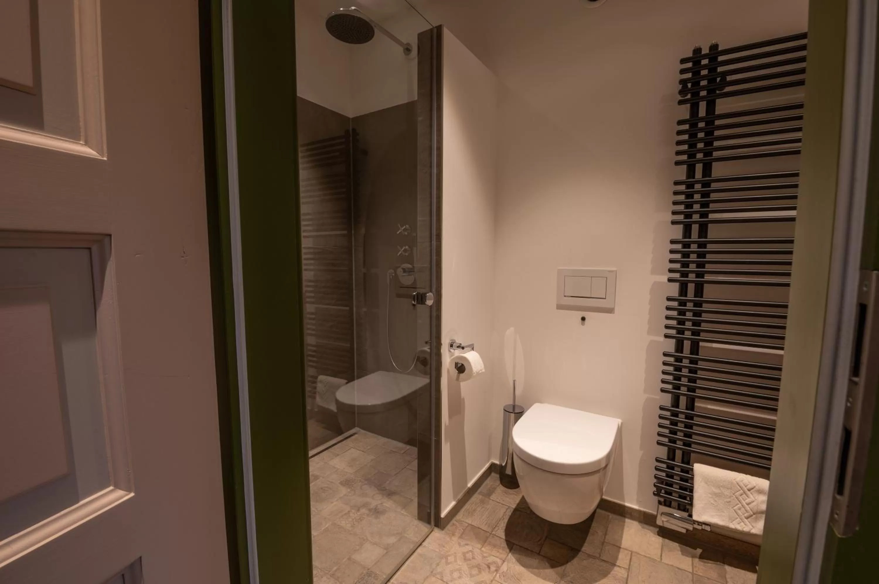 Bathroom in LANDHOTEL ALTE ZOLLSTATION- Historical Building