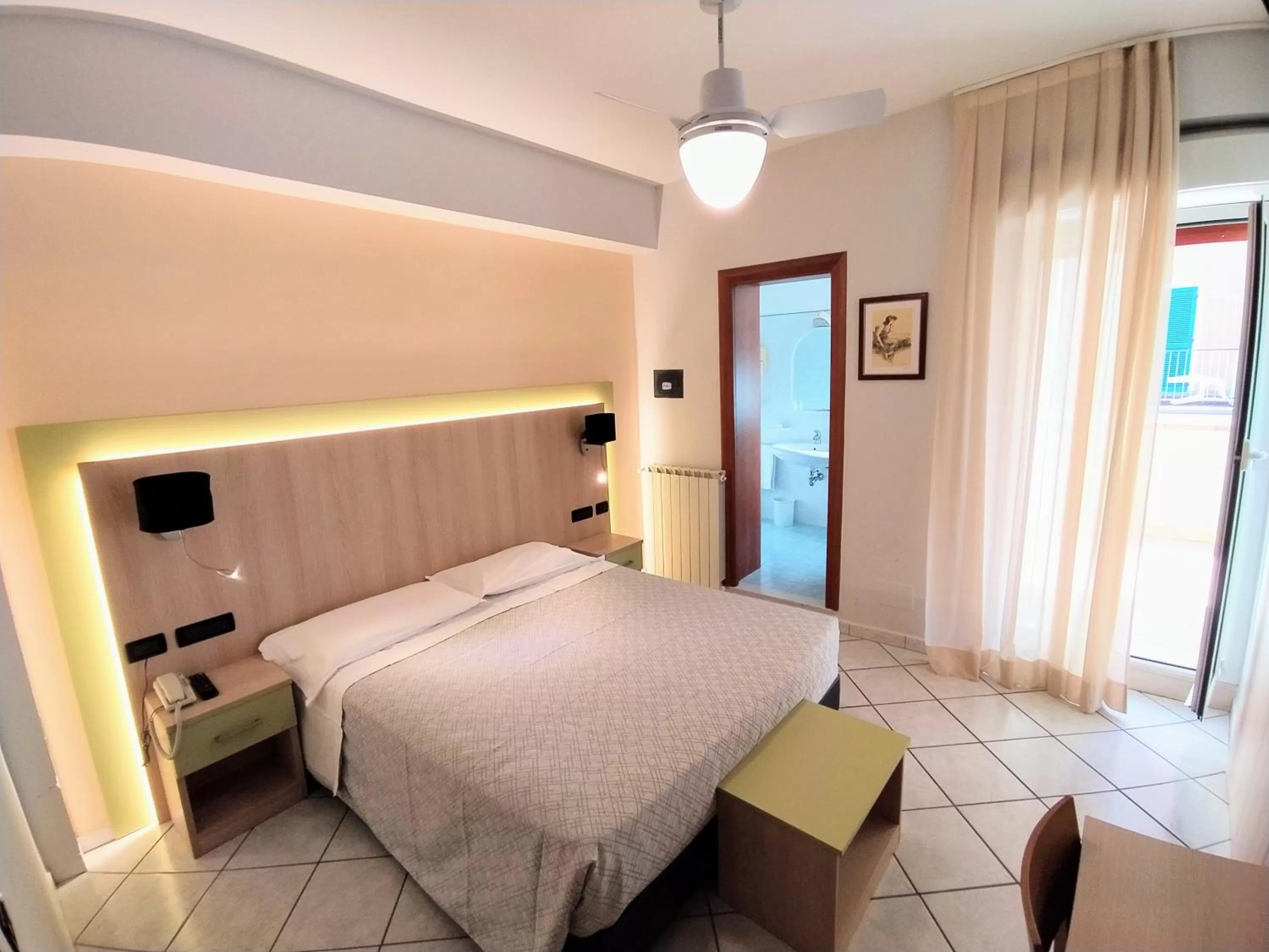 Bedroom, Bed in Hotel Monica