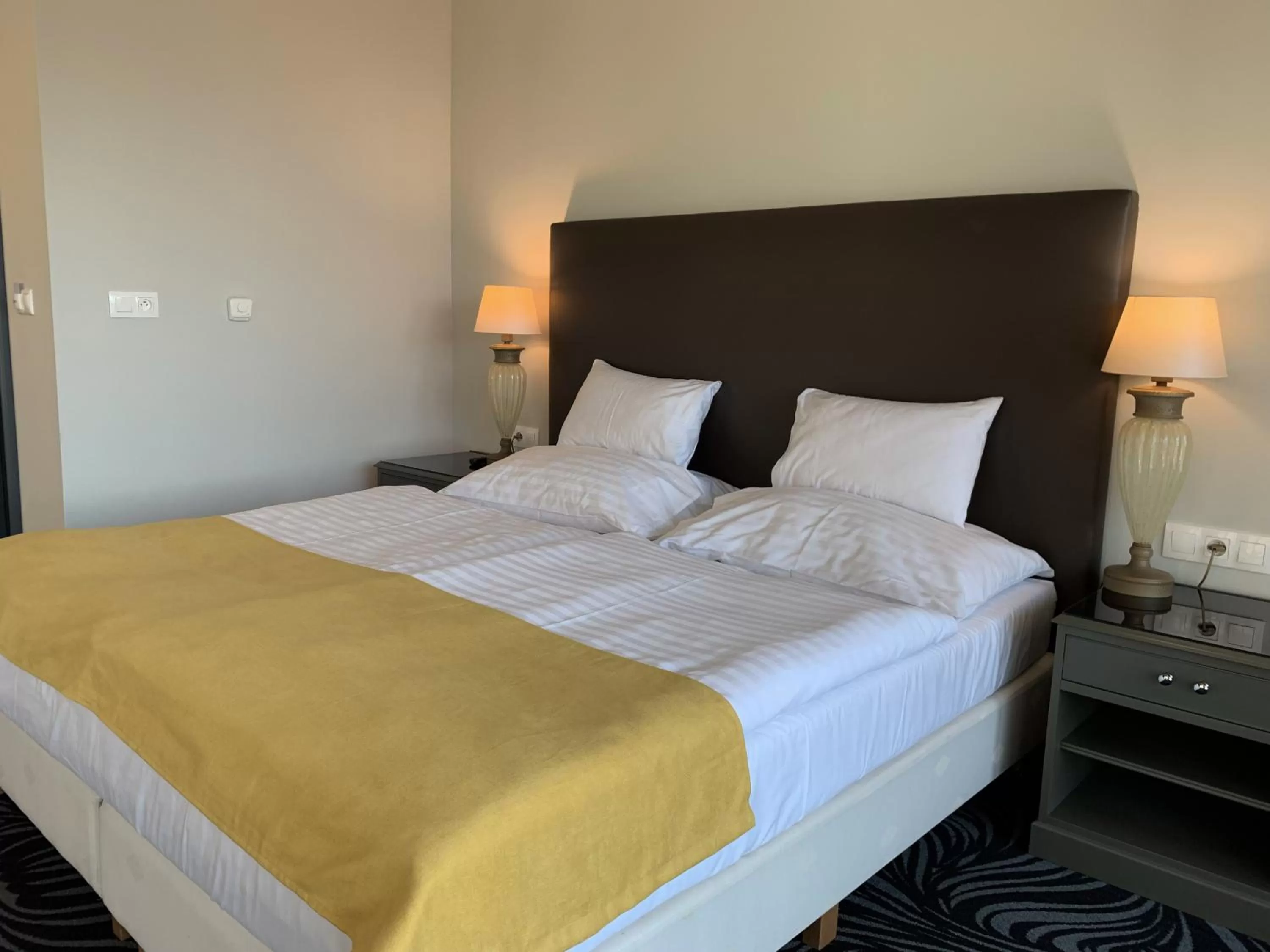 Bed in Parkhotel Carlsbad Inn