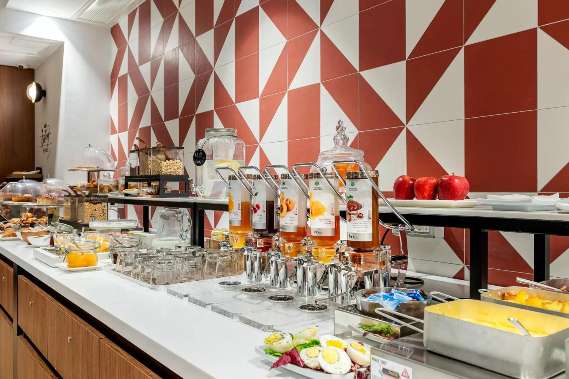 Buffet breakfast in Hotel Canada