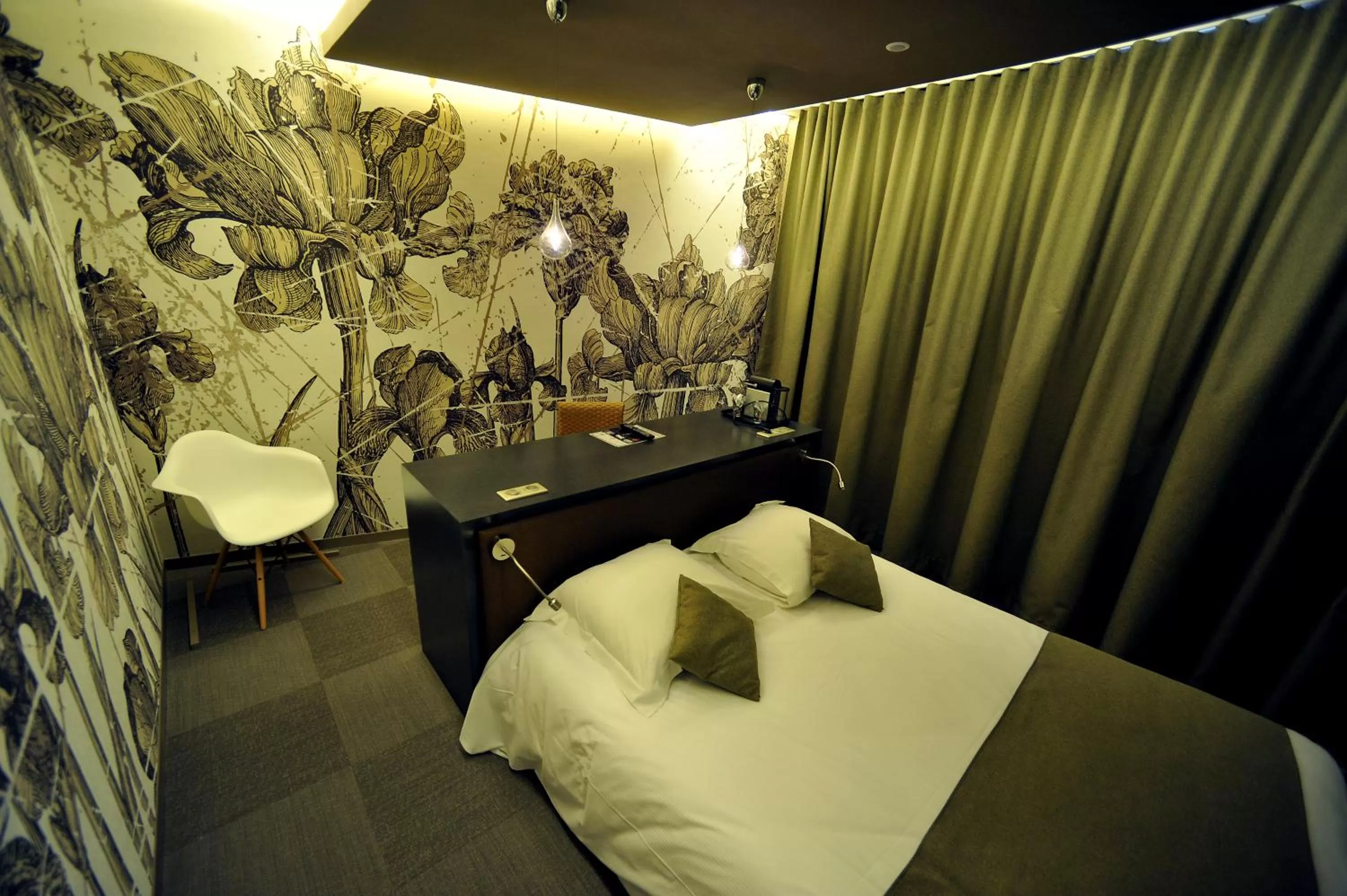 Bedroom, Bed in Nota Bene