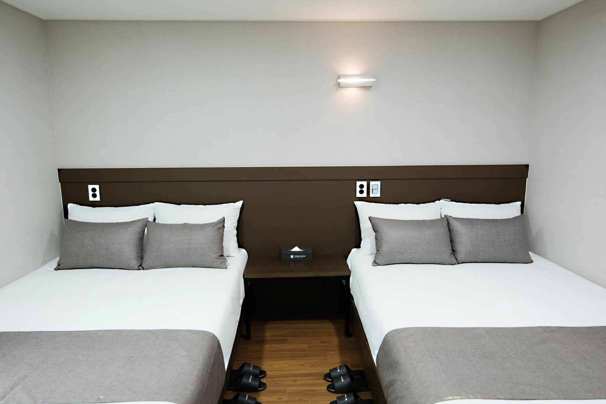 Bedroom, Bed in Ehwa In Myeongdong