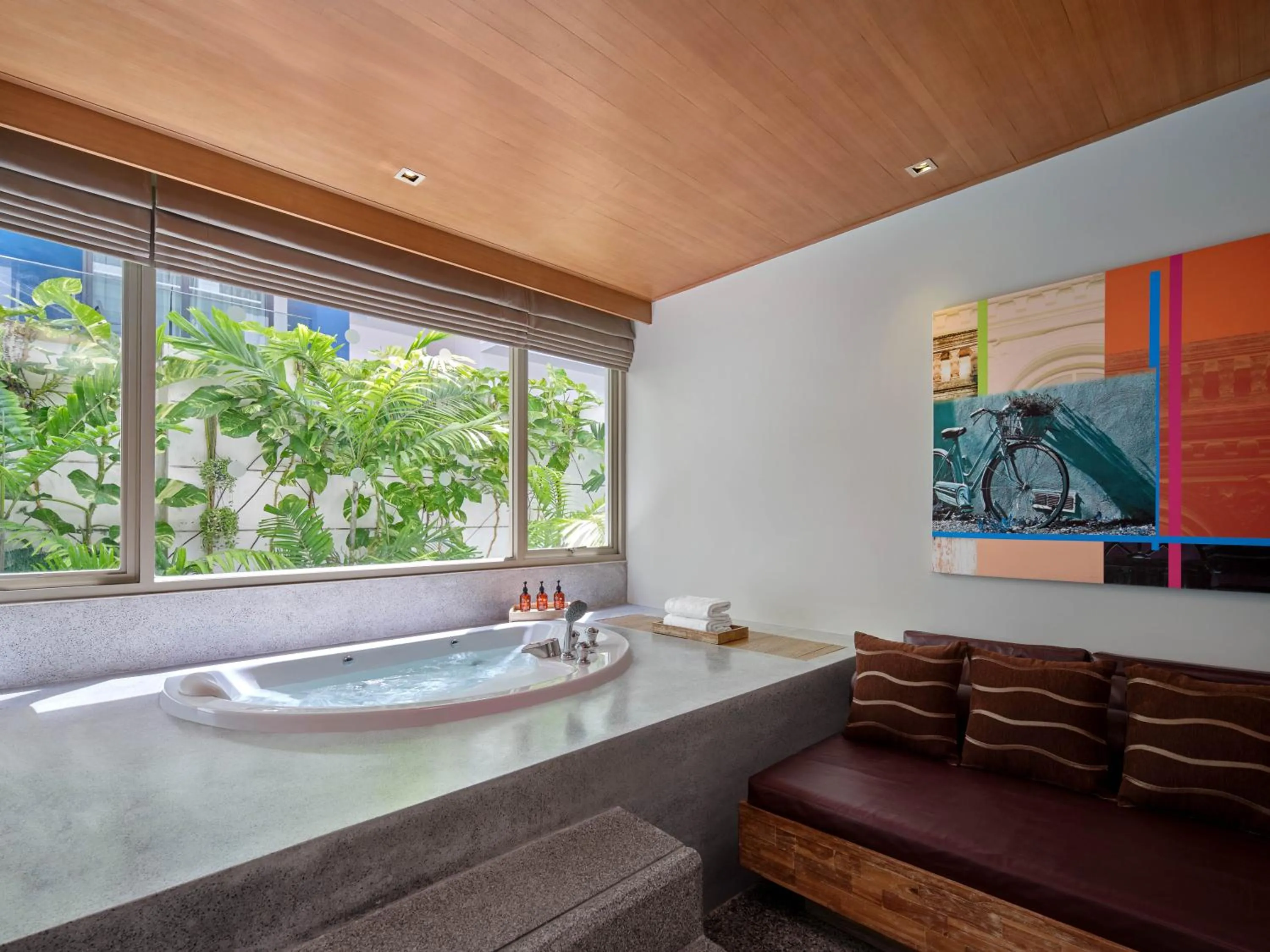 Hot Tub in The Kee Resort & Spa