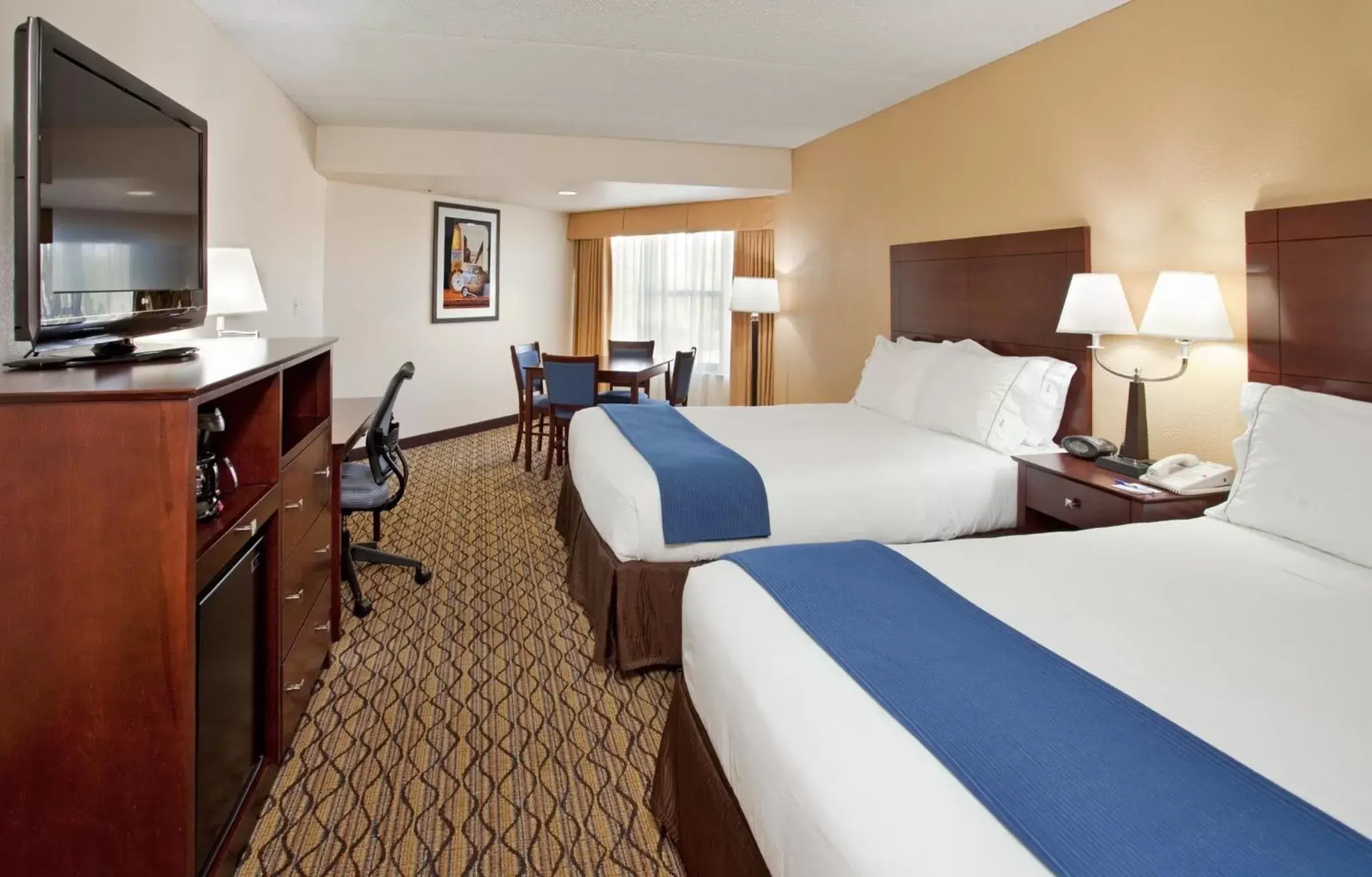 Standard Queen Room with Two Queen Beds, Pool and Courtyard View in Holiday Inn Express Scottsdale North by IHG Standard Queen Room with Two Queen Beds, Pool and Courtyard View in Holiday Inn Express Scottsdale North by IHG